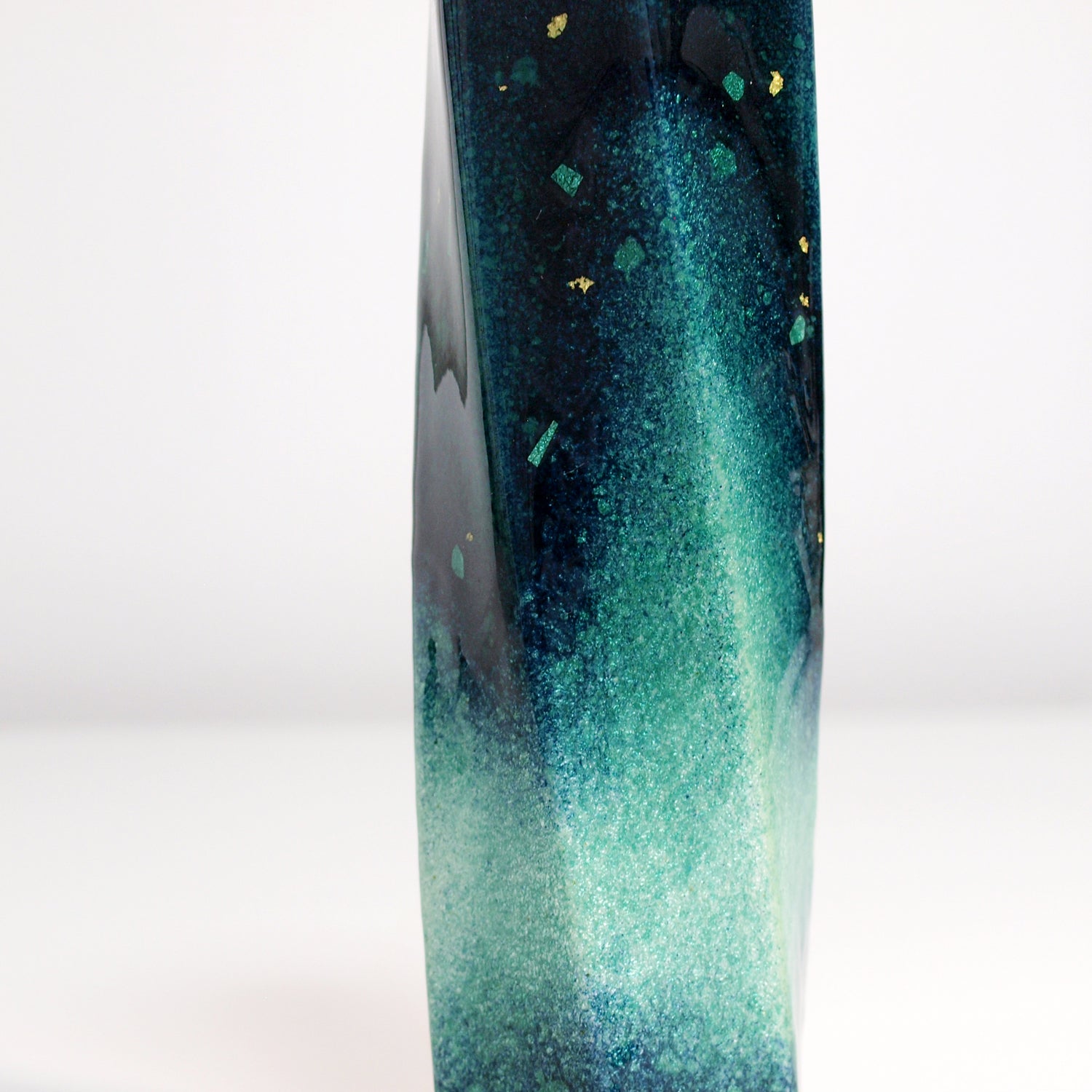Hexagonale Cloisonne -Vase für eine einzelne Blume / Wasser