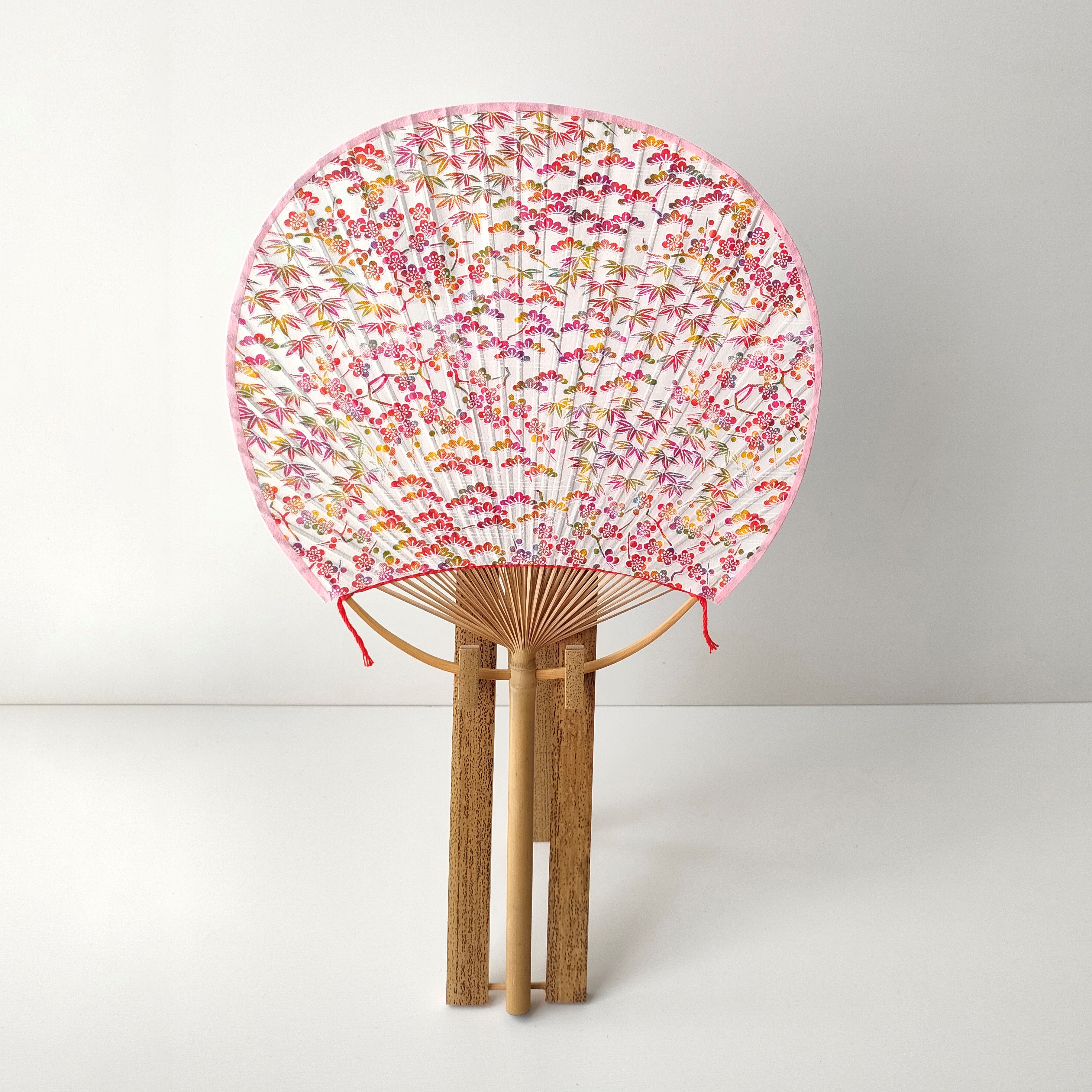Fan / Sho-Chiku-Bai (Three Friends) / Round / Medium