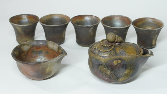 Bizen Ware: A Traditional Art Form Celebrating Imperfection and Meticulous Artisanship