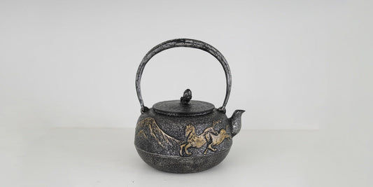 The Captivating Allure of Japanese Cast Iron Kettles: Tradition, Beauty, and Health