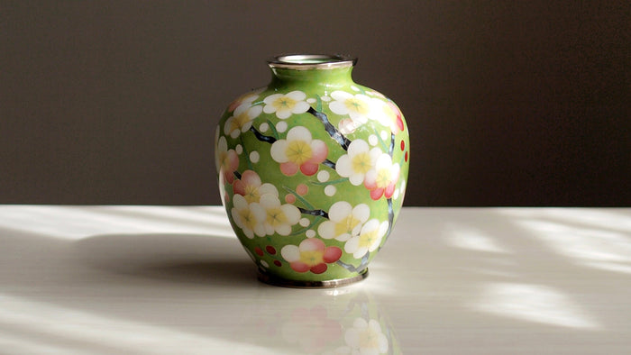 Flower Vase / Owari Cloisonne / Plum / Moegi (Light Green)