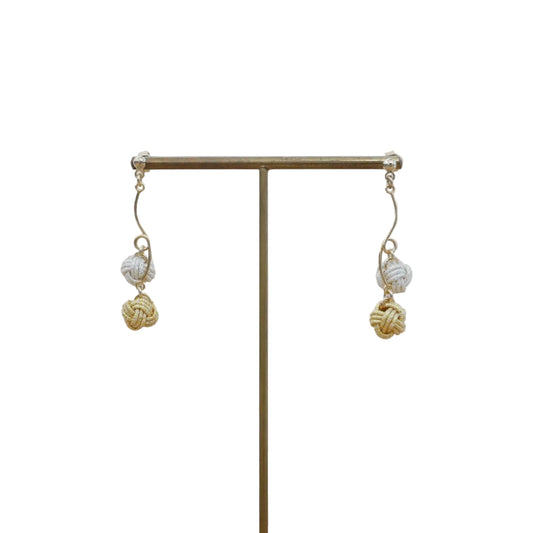 Double Tamamusubi Knot Earrings -White-