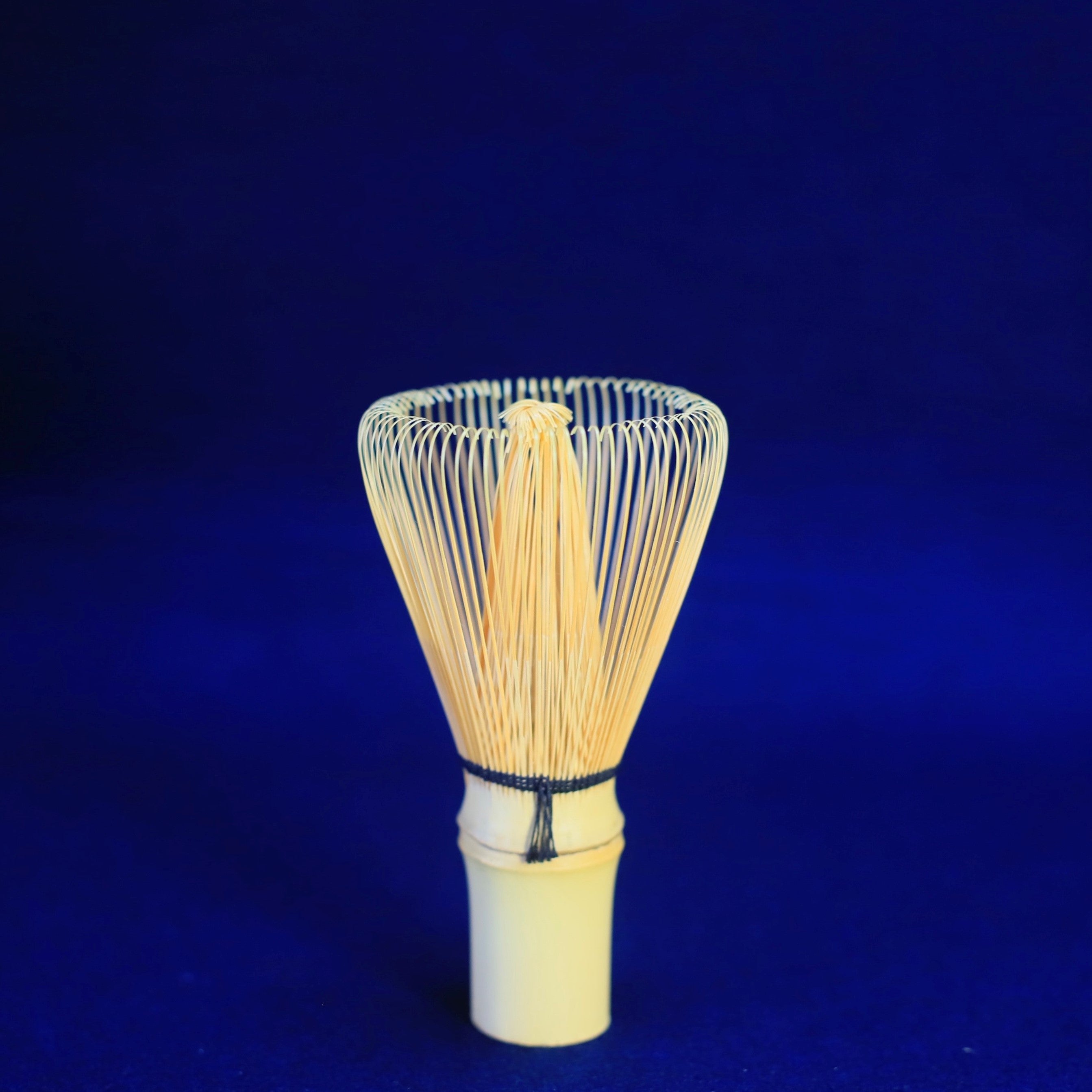 Matcha whisk / bambù bianco / 100 punte