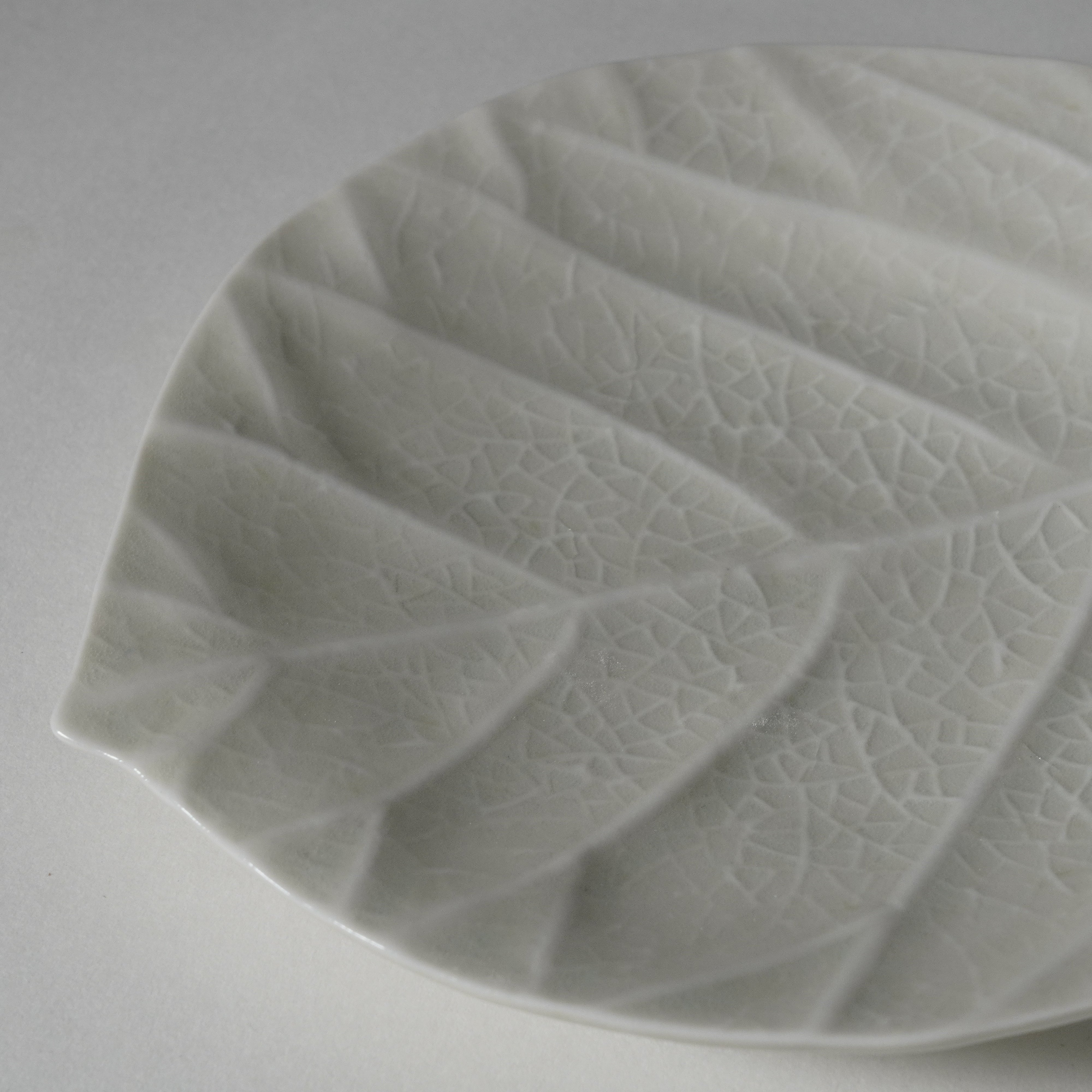 Plate / Ash Blue / Umbellata Leaf / 15cm