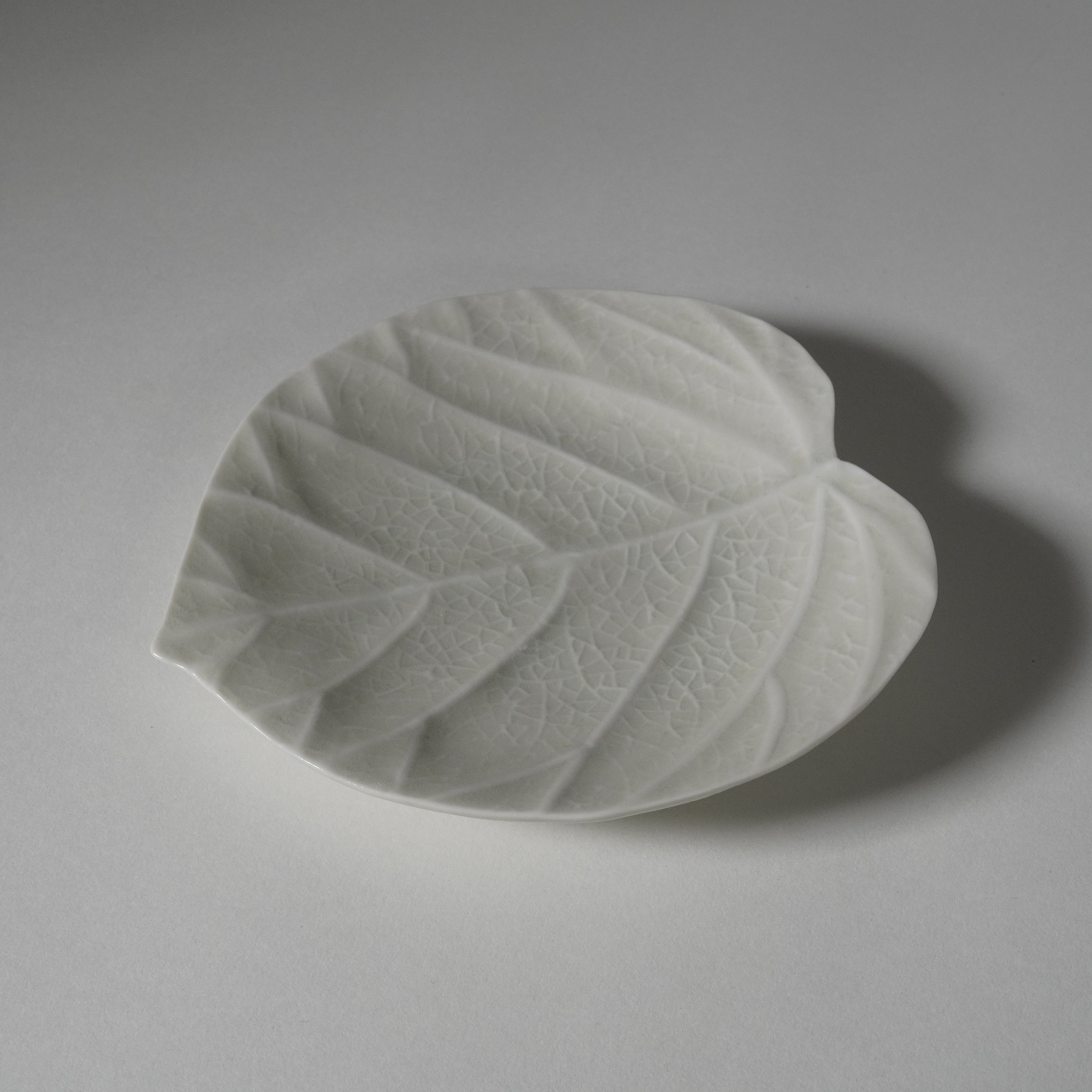 Plate / Ash Blue / Umbellata Leaf / 15cm