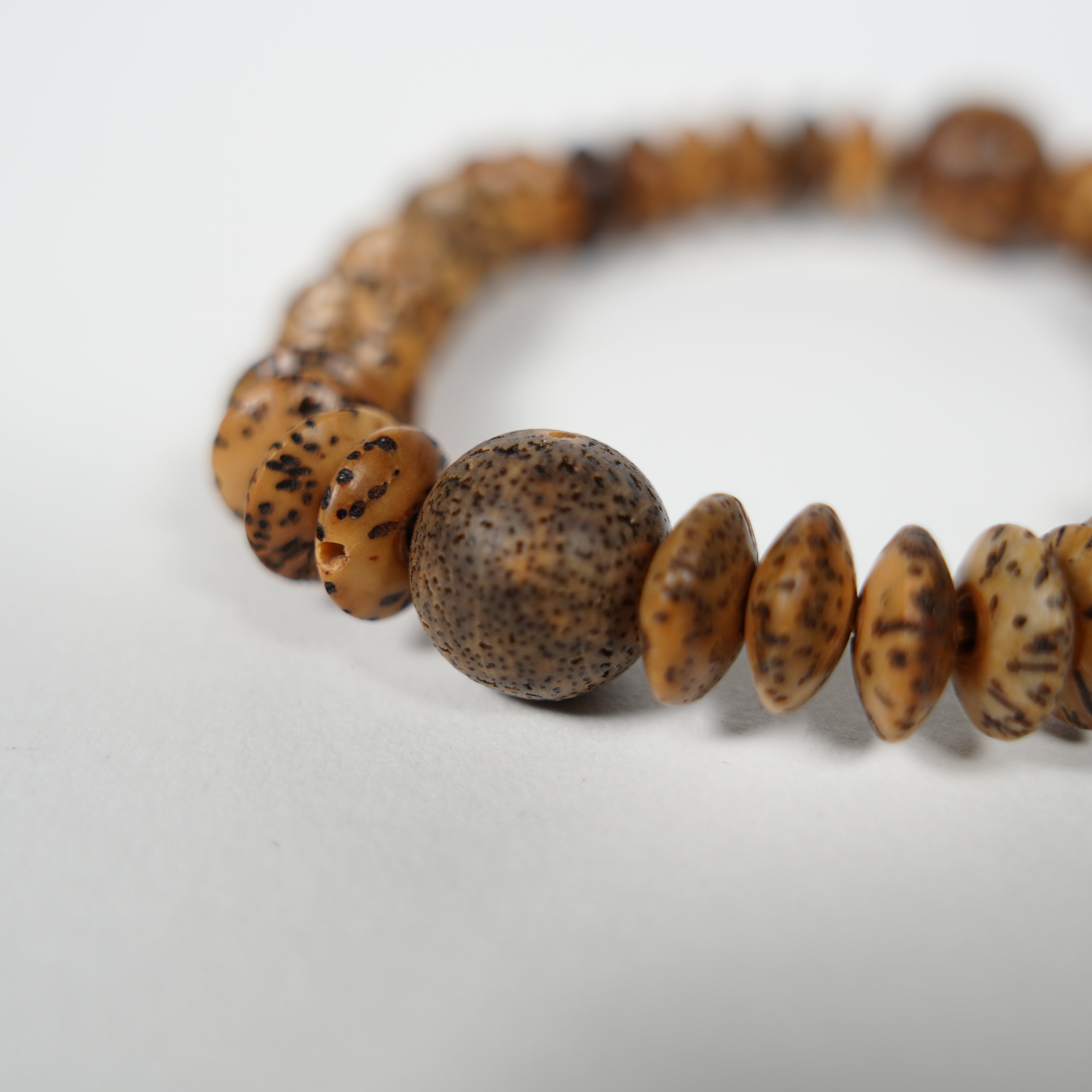 Bracciale nenju / nero / 36 perle