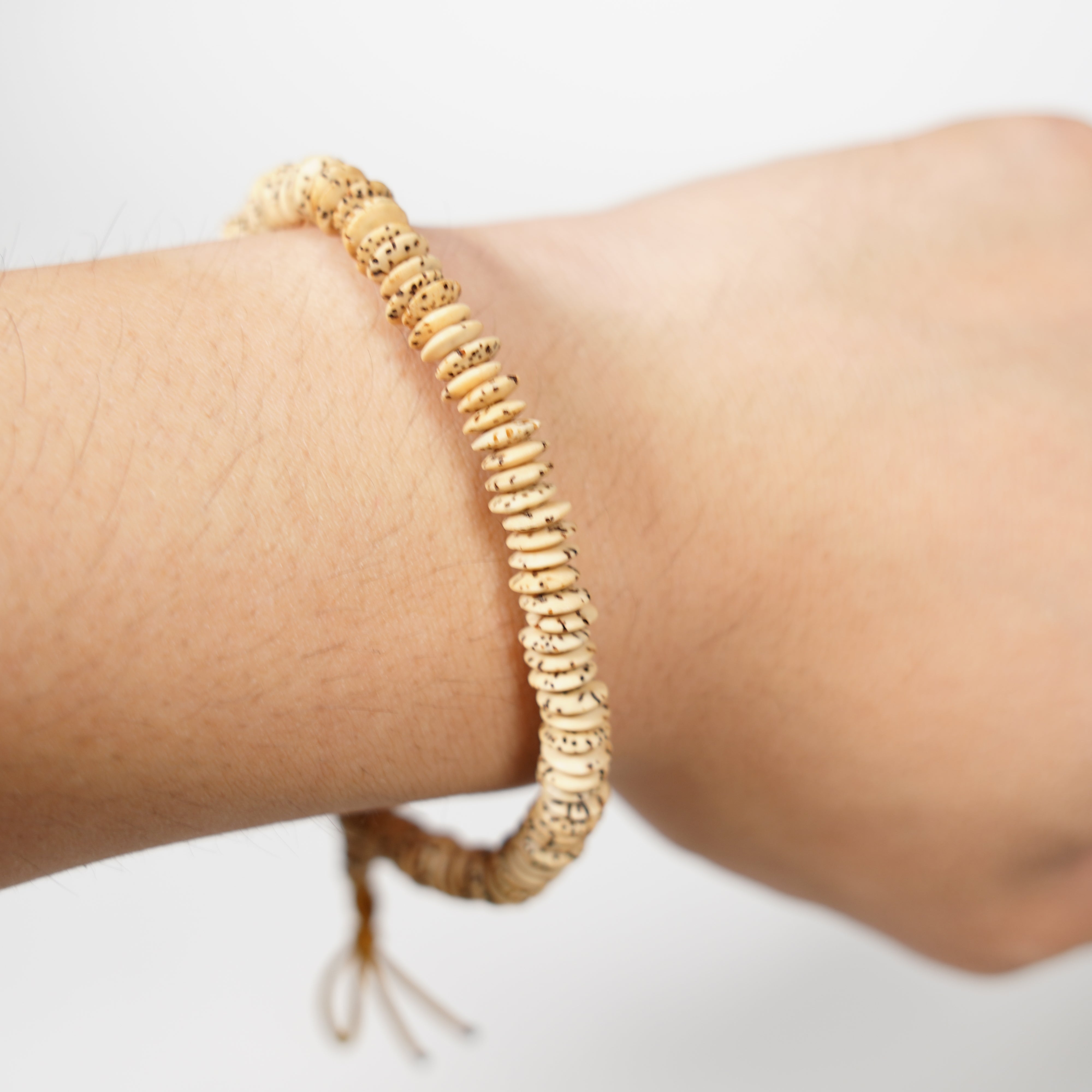 Bracciale nenju / bianco / 108 perle