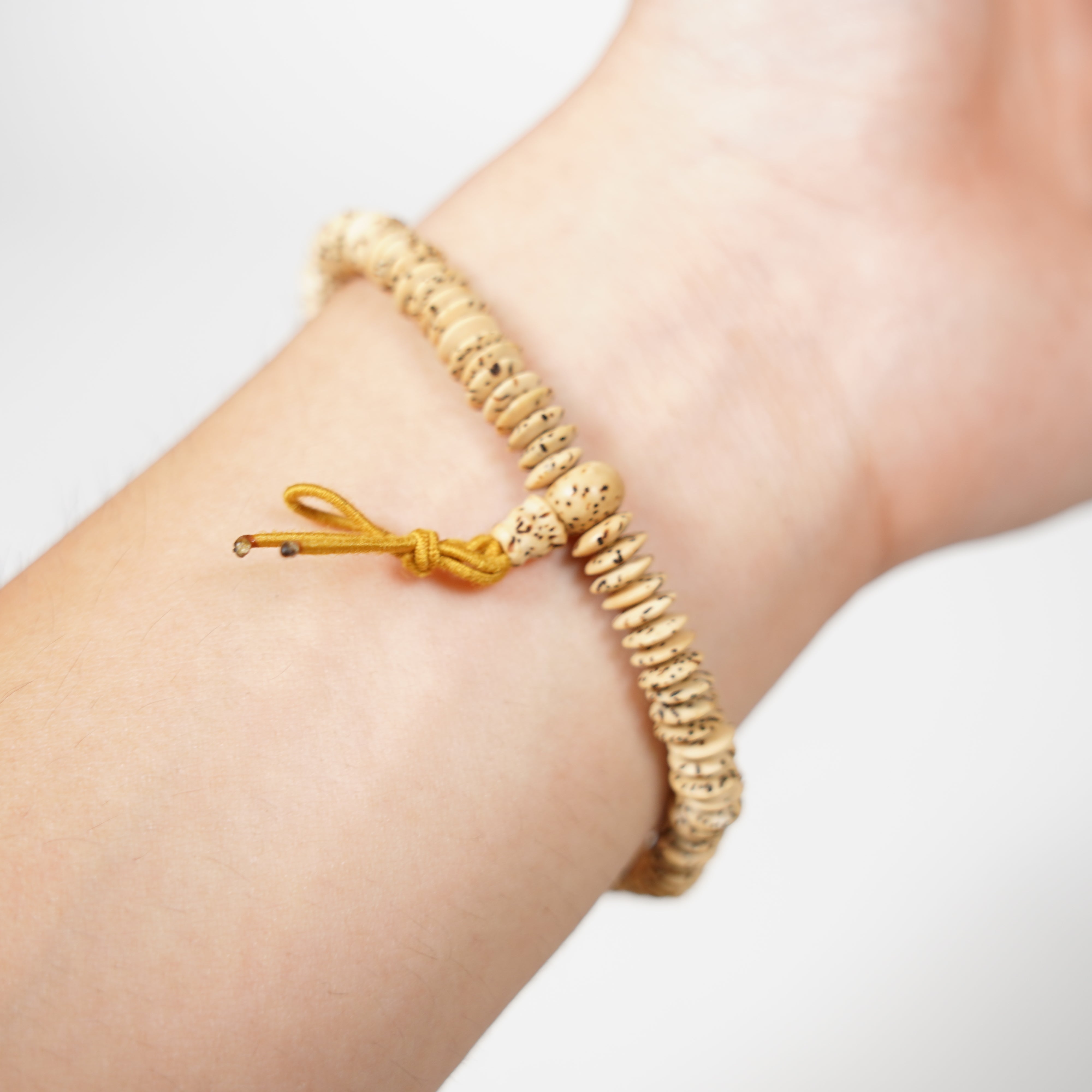 Bracciale nenju / bianco / 108 perle