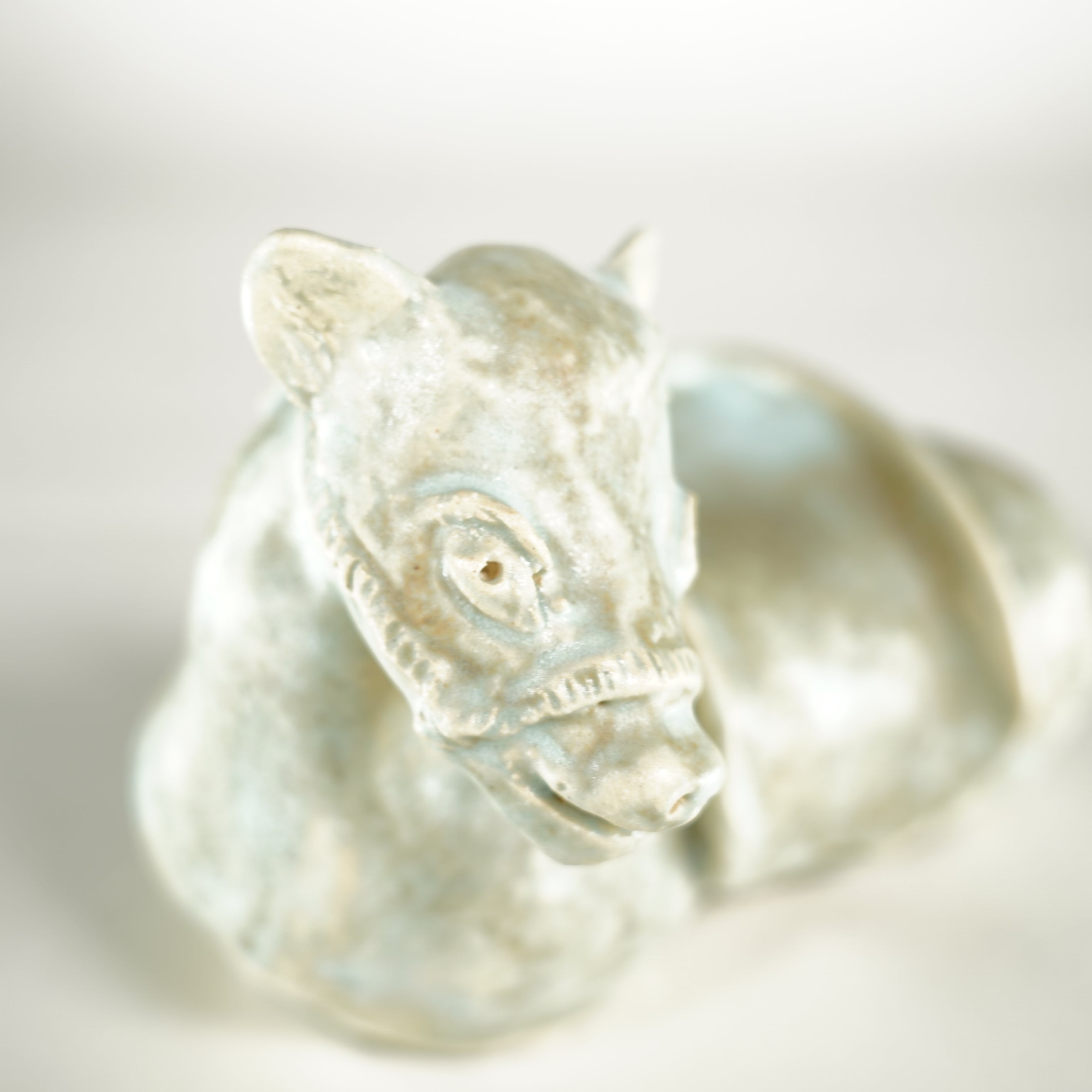 Figurina di cavallo in ceramica 2