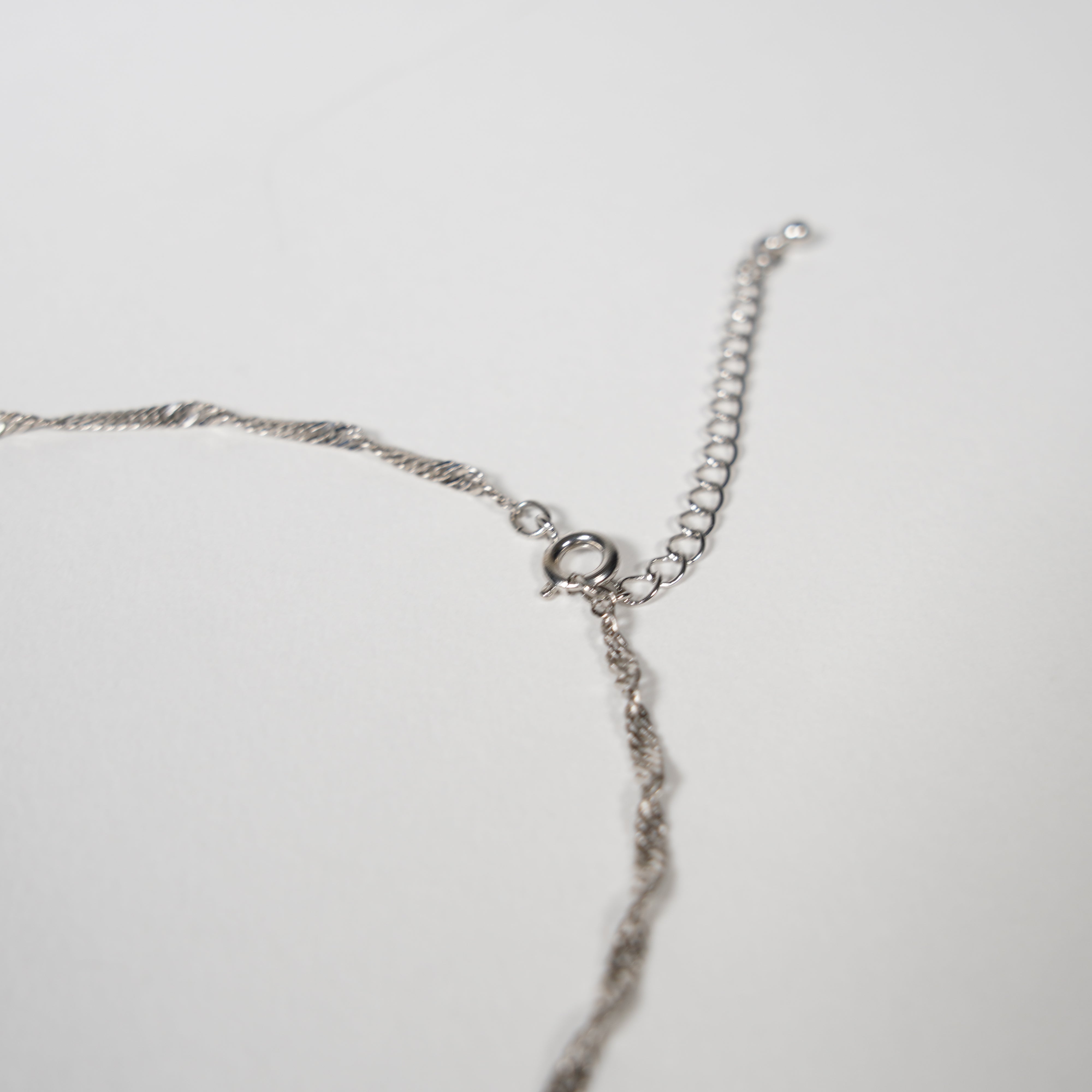 Collier de fil d'or / broderie / feu d'artifice