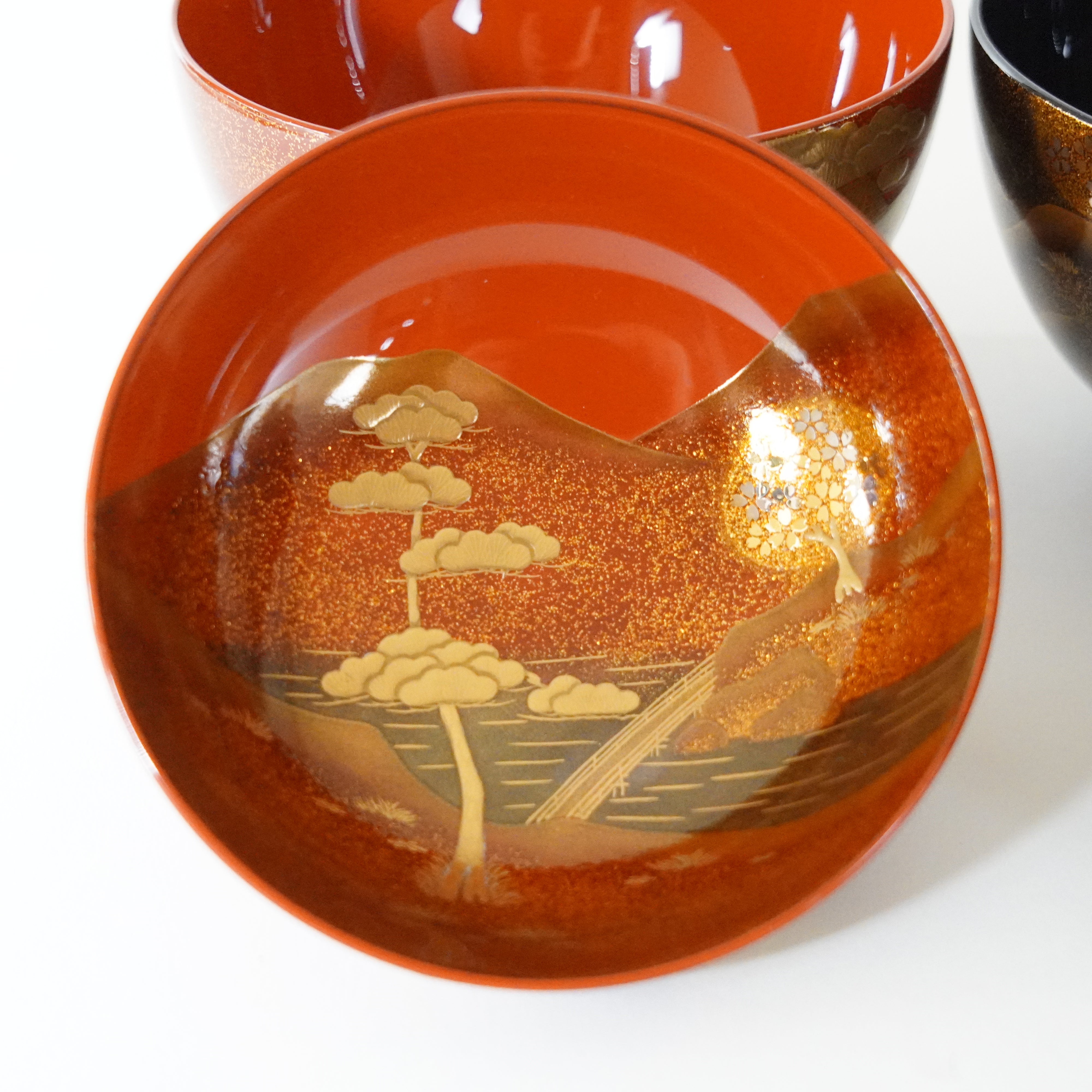 Pair of Bowls / Maki-e / Sansui Landscape