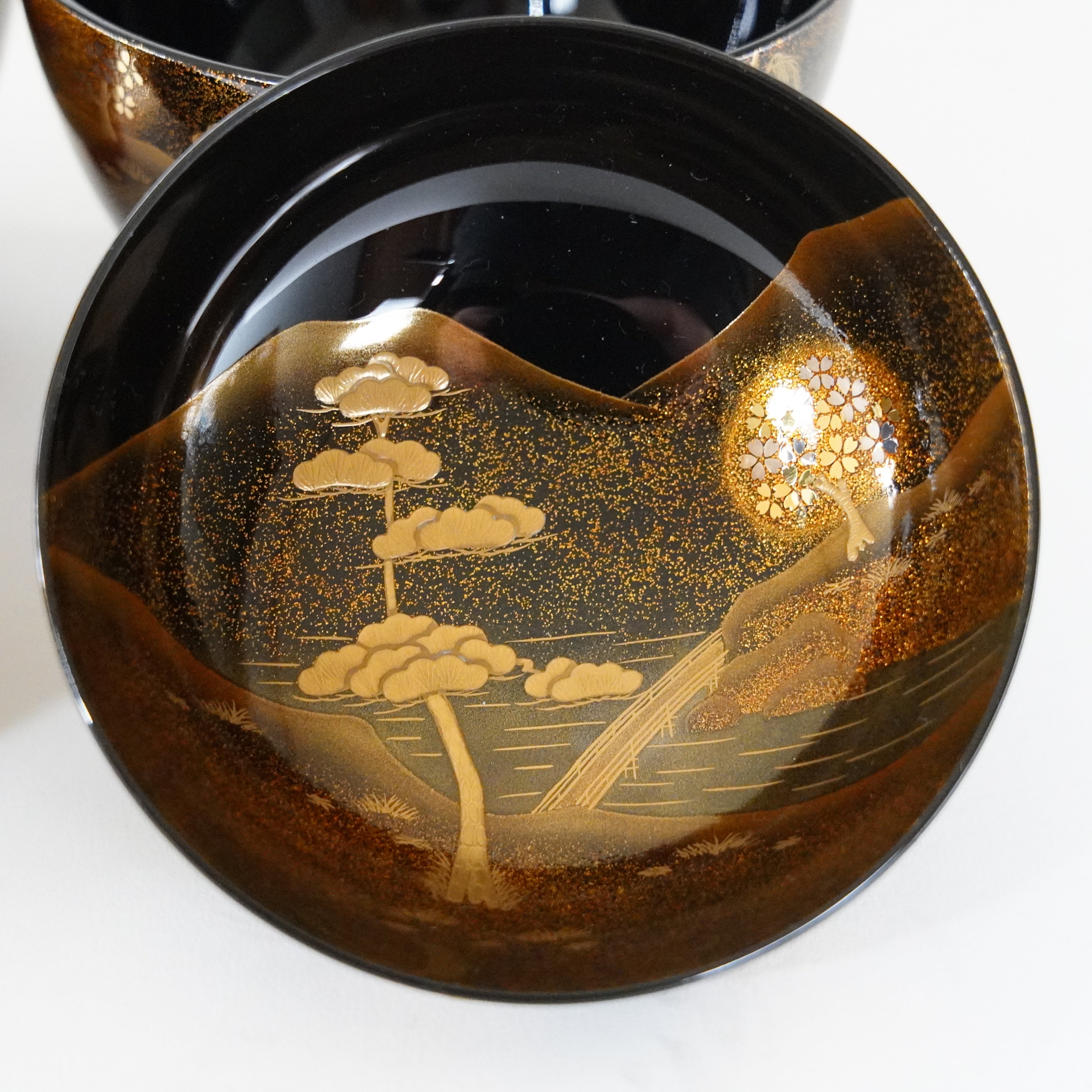 Pair of Bowls / Maki-e / Sansui Landscape