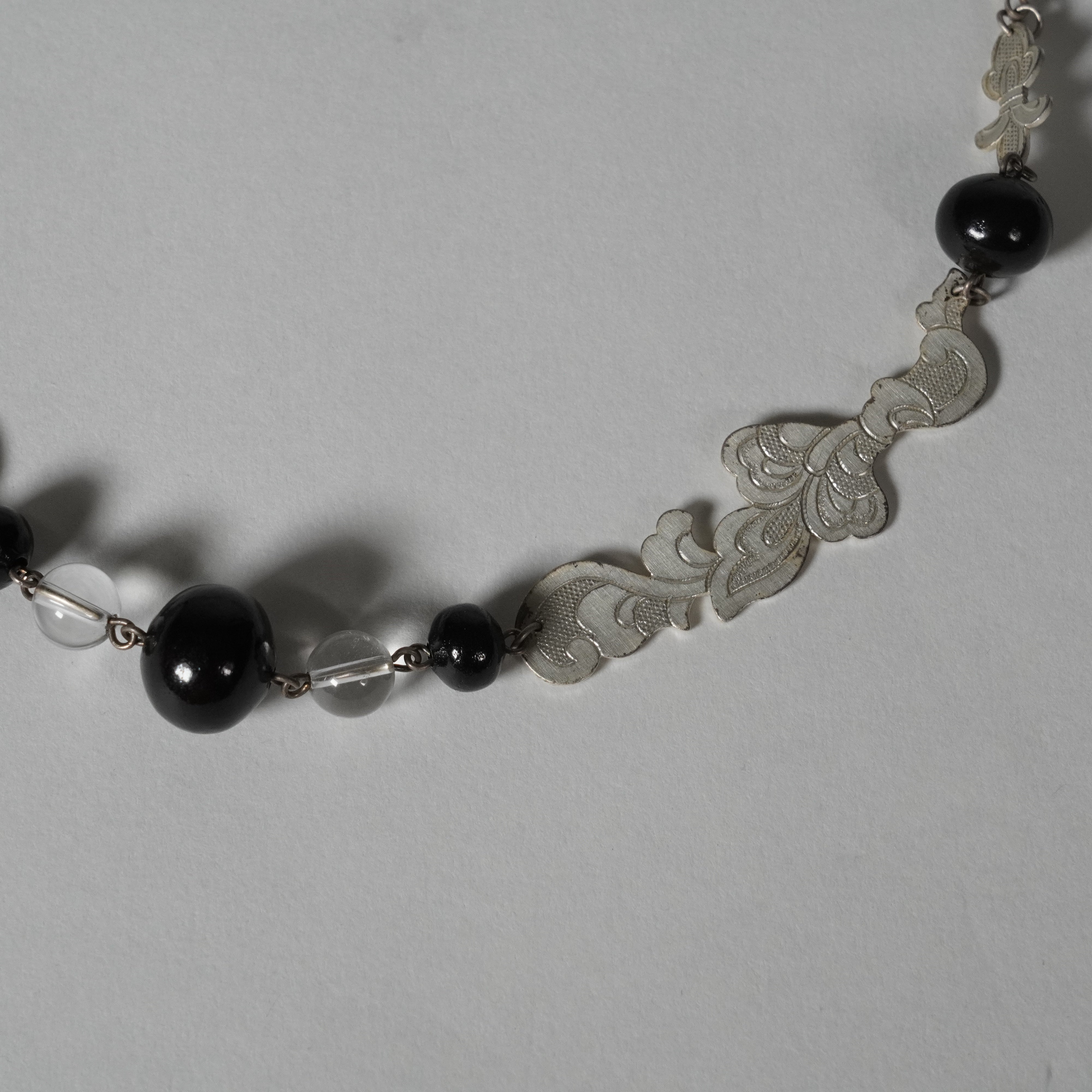 Collier / arabesque / spinelle noir