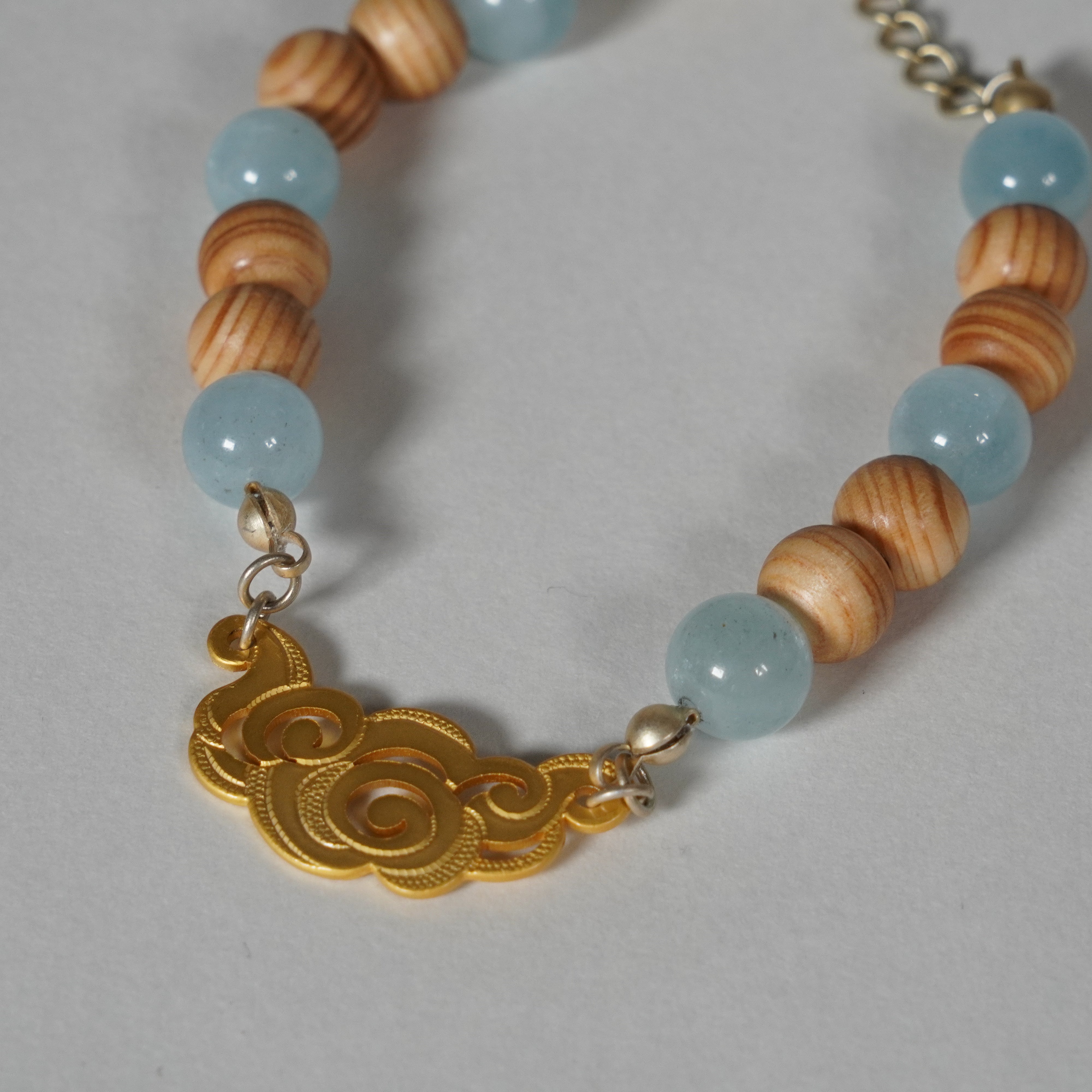 القلادة / أرابيسك / الإسبنيل الأسود