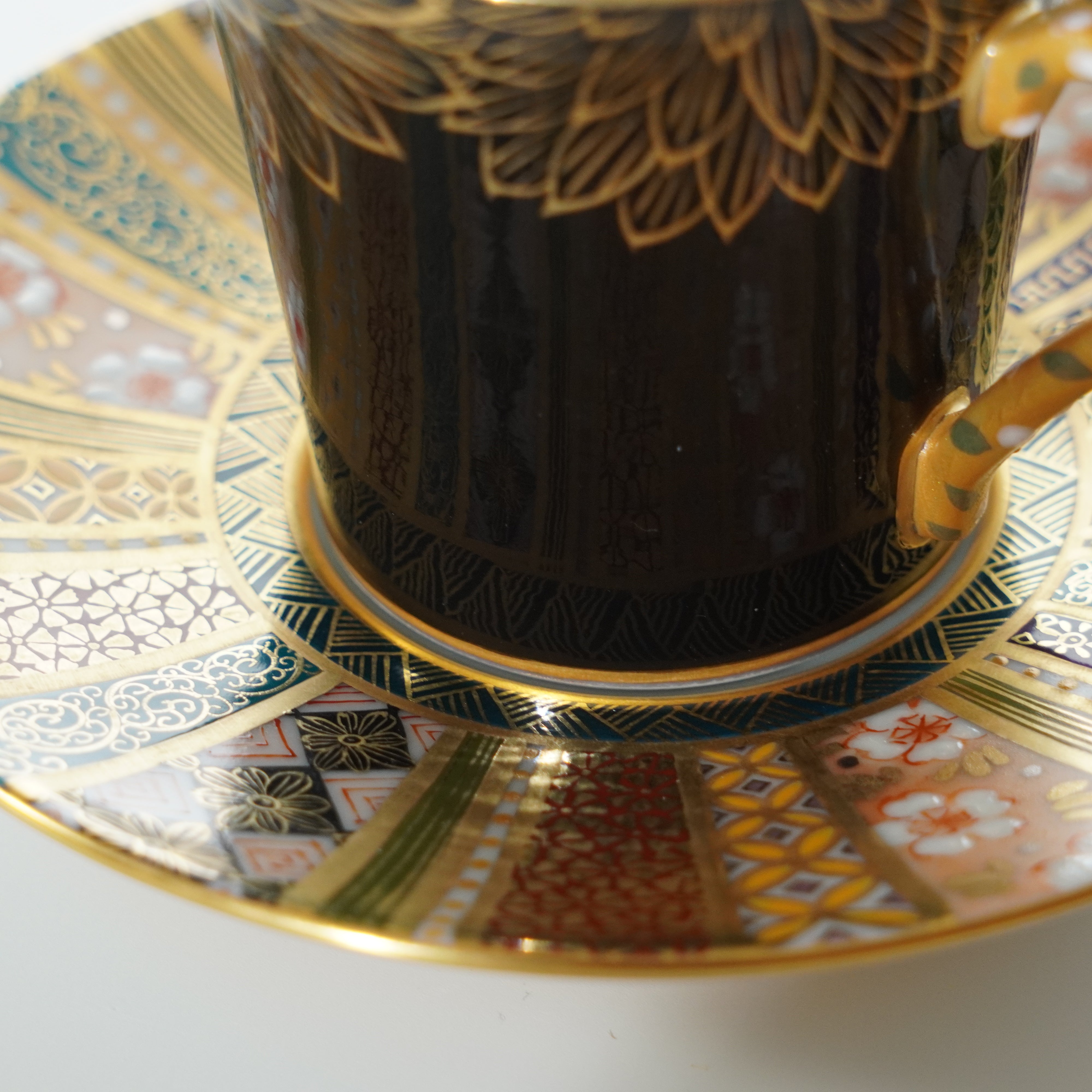 Indent Saucer / Auspicious Design