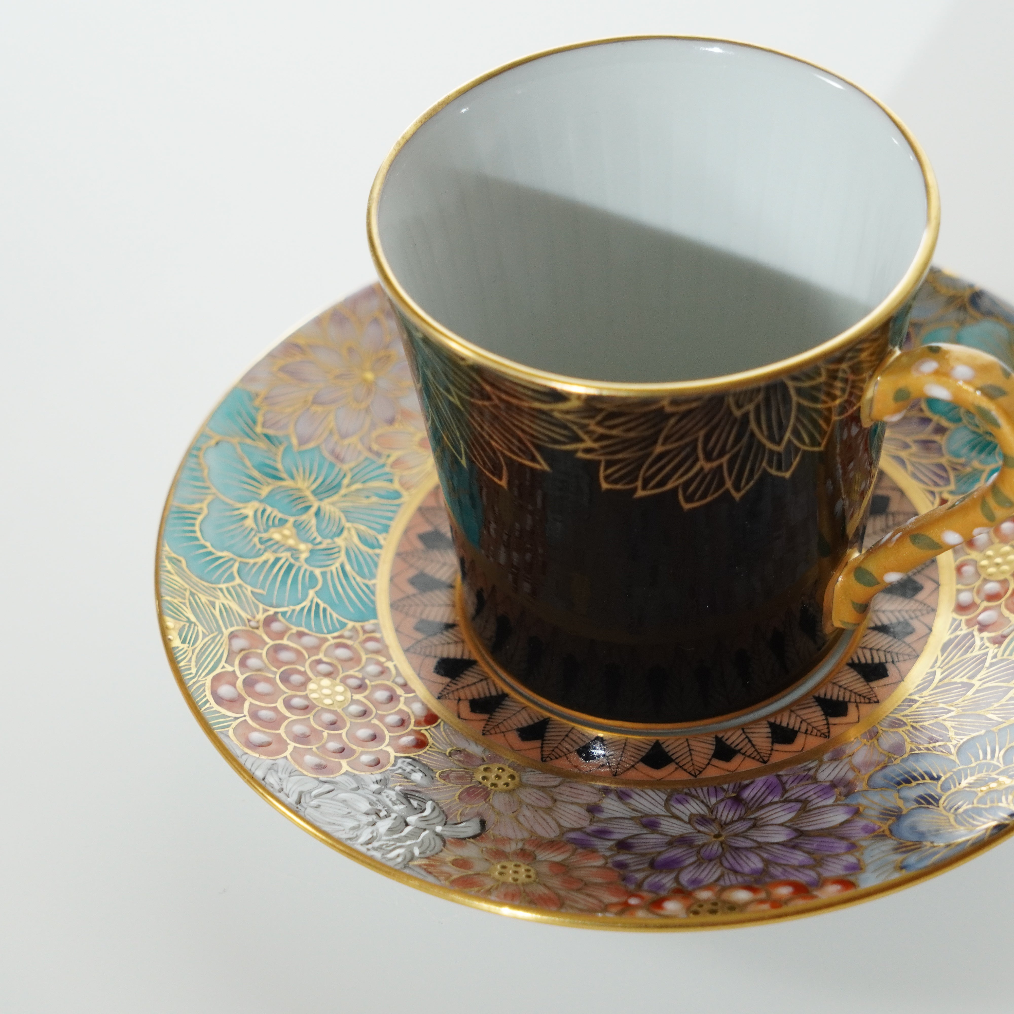 Indent Saucer / Auspicious Design