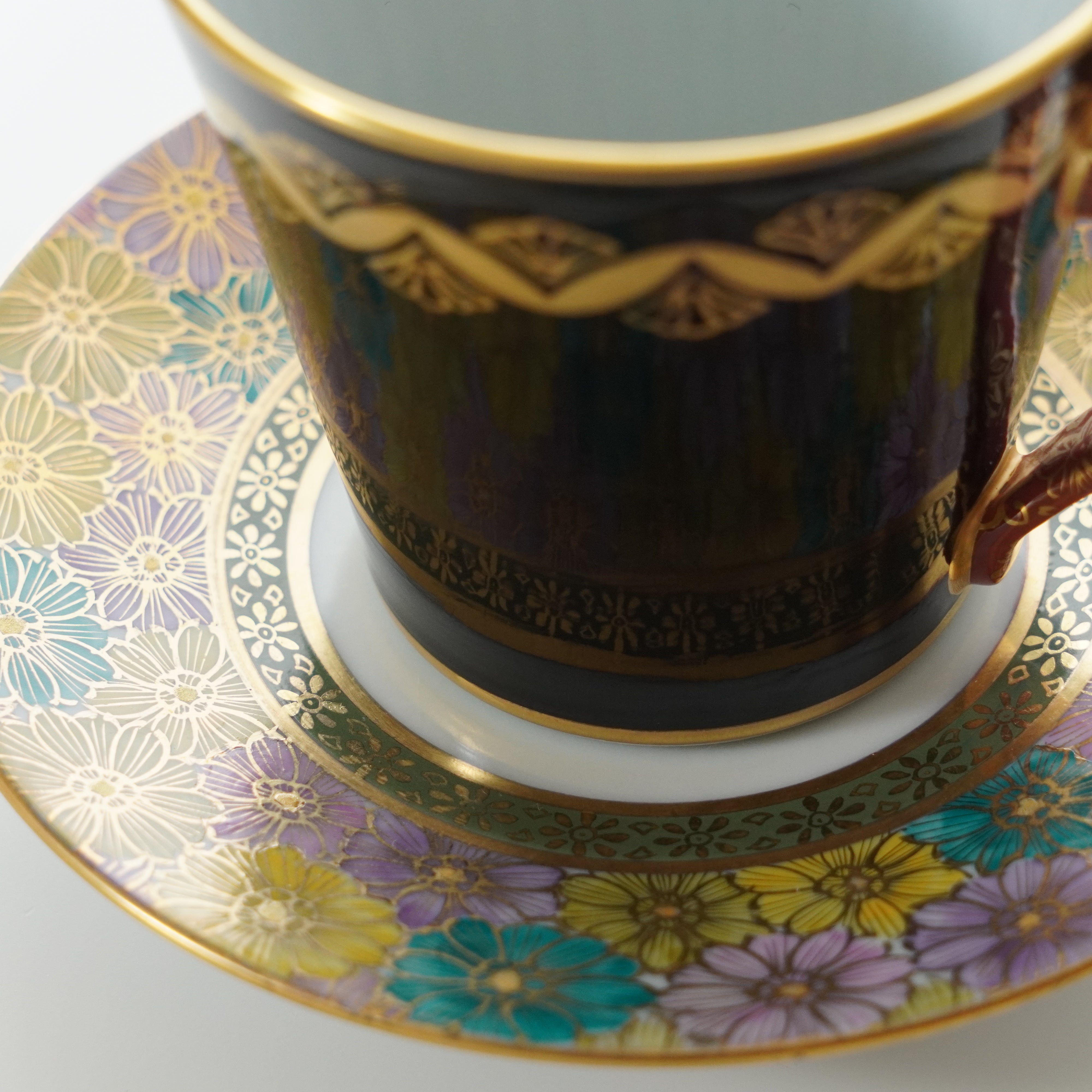 Flat Saucer / Auspicious Design
