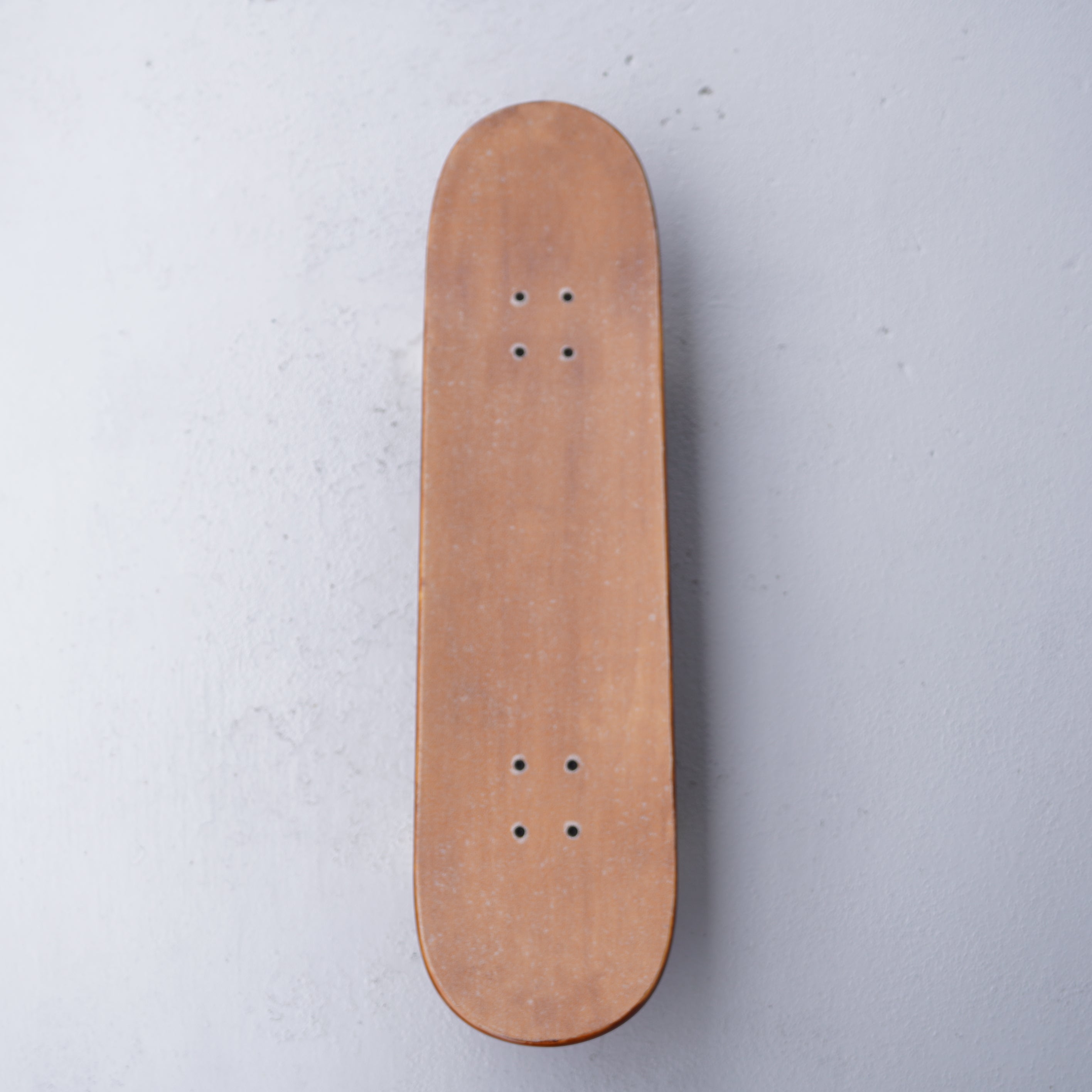 Planche à roulettes laquée