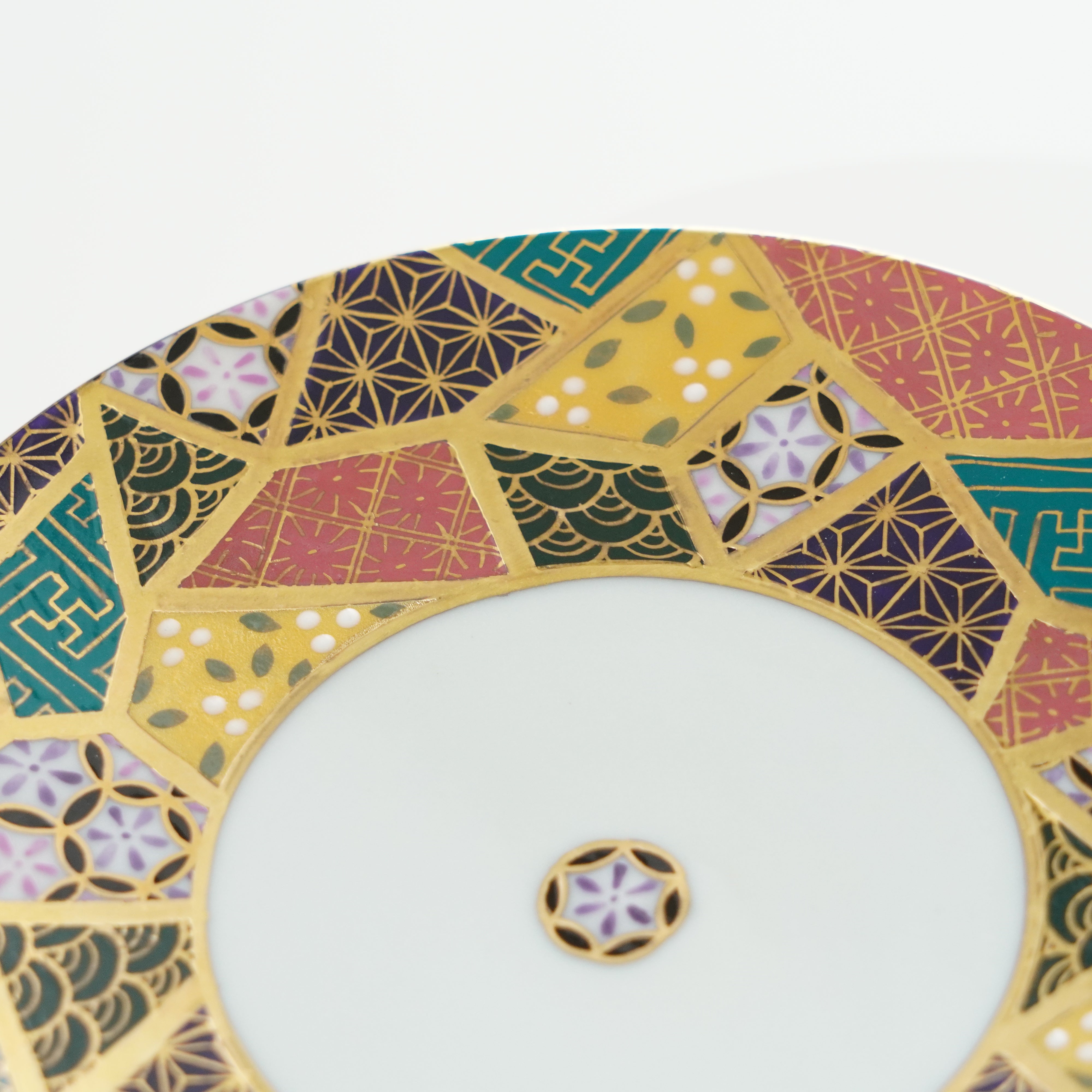 Flat Saucer / Auspicious Design