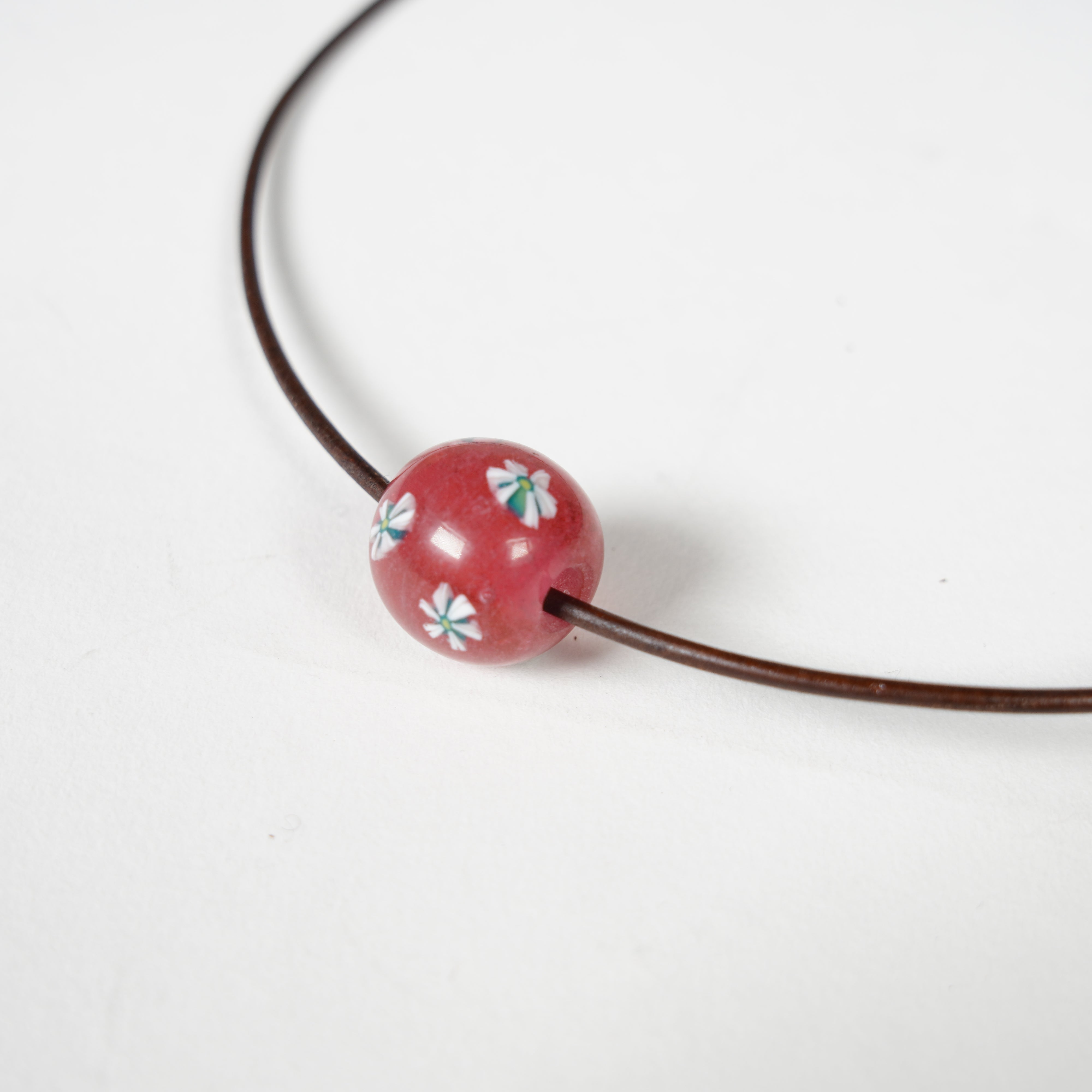 Perle di vetro collo / rosso e bianco