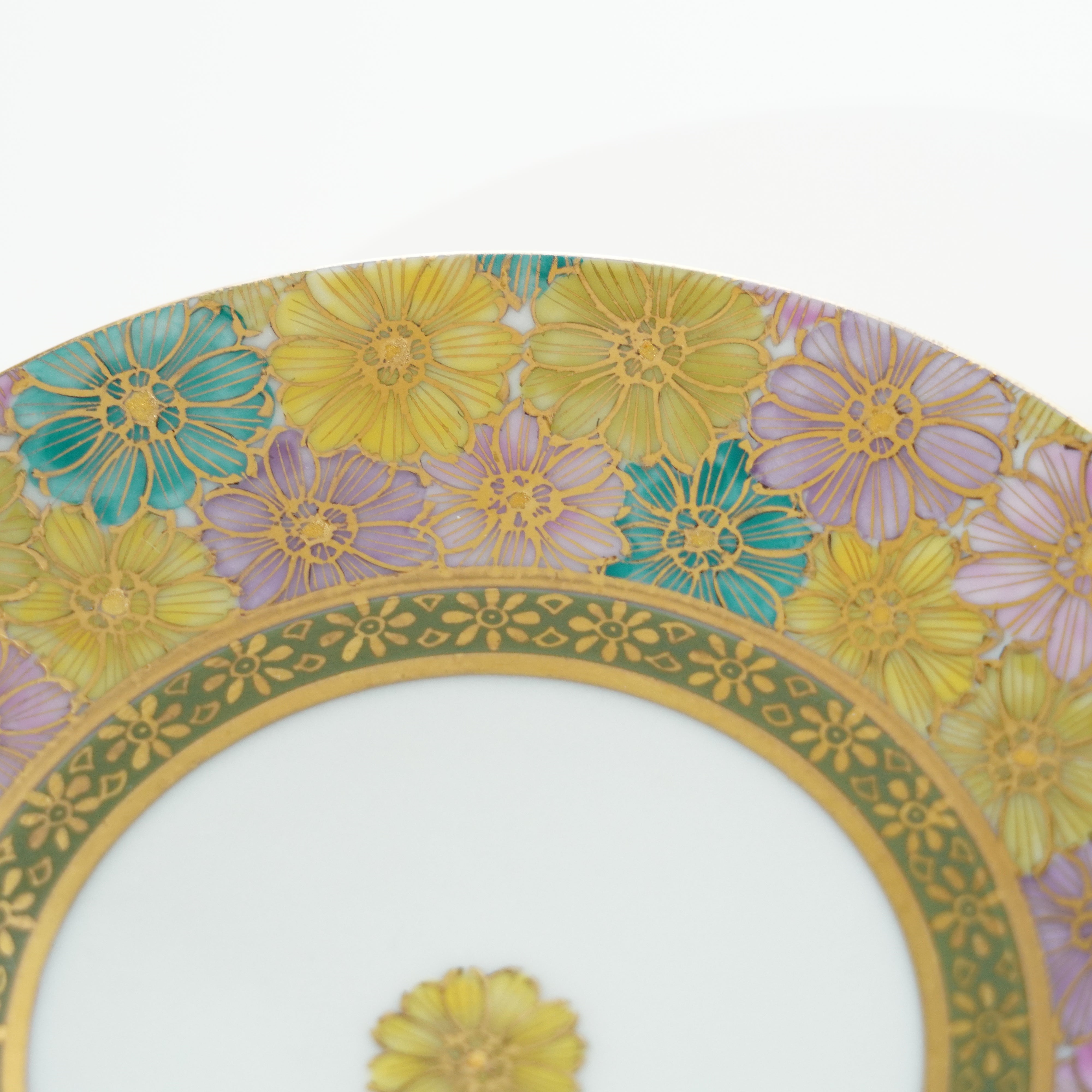 Flat Saucer / Auspicious Design