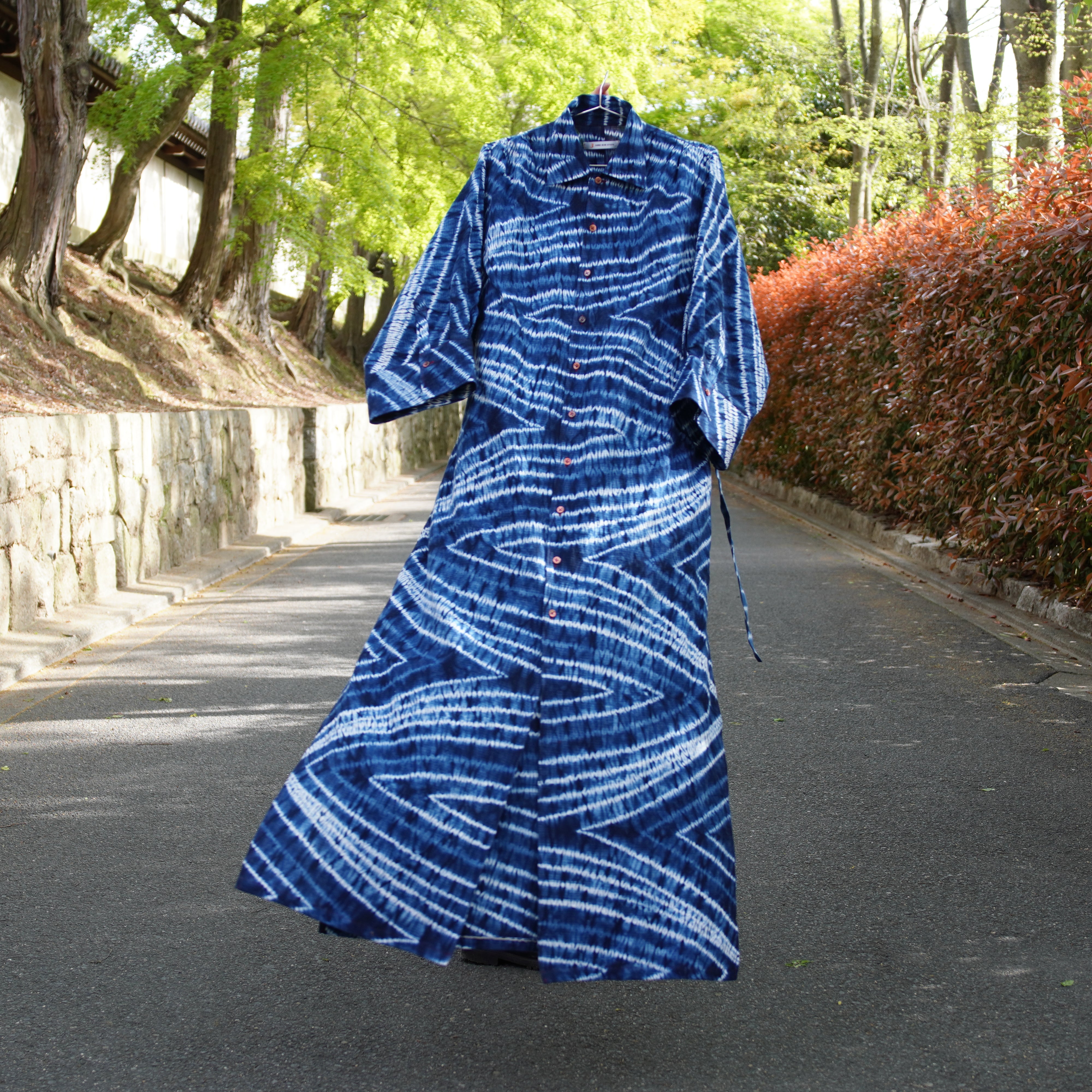 Robe teinte indigo