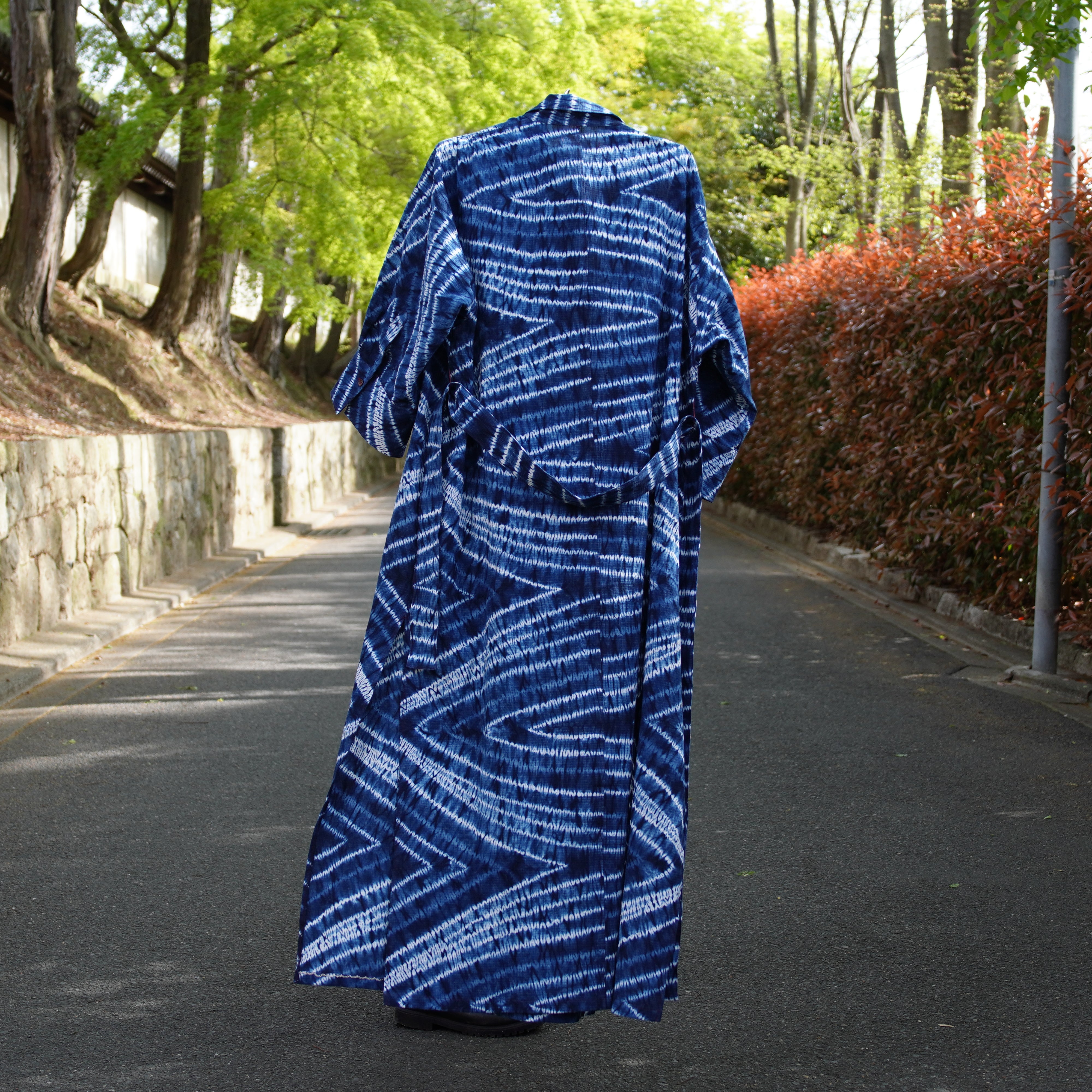 Robe teinte indigo