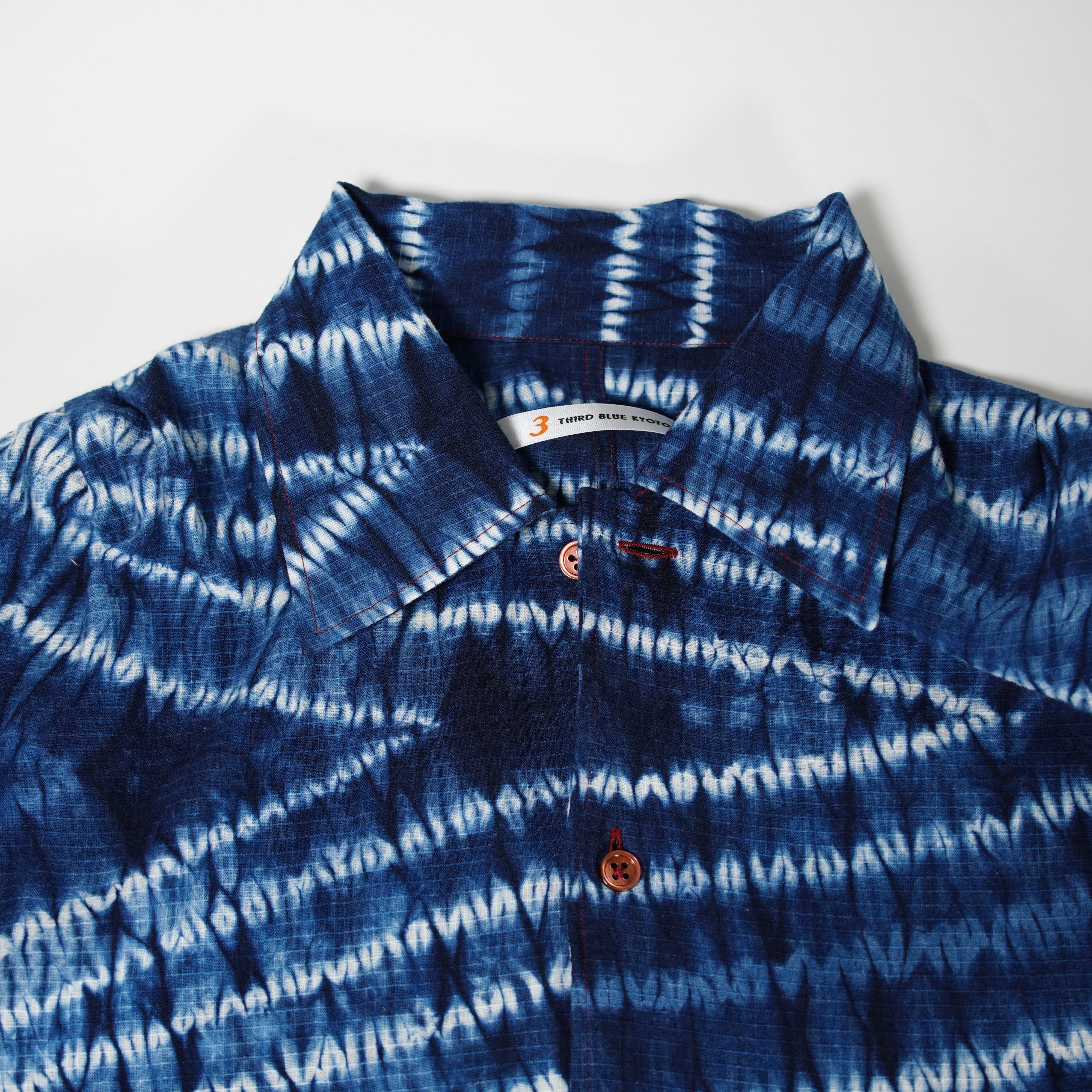 Robe teinte indigo