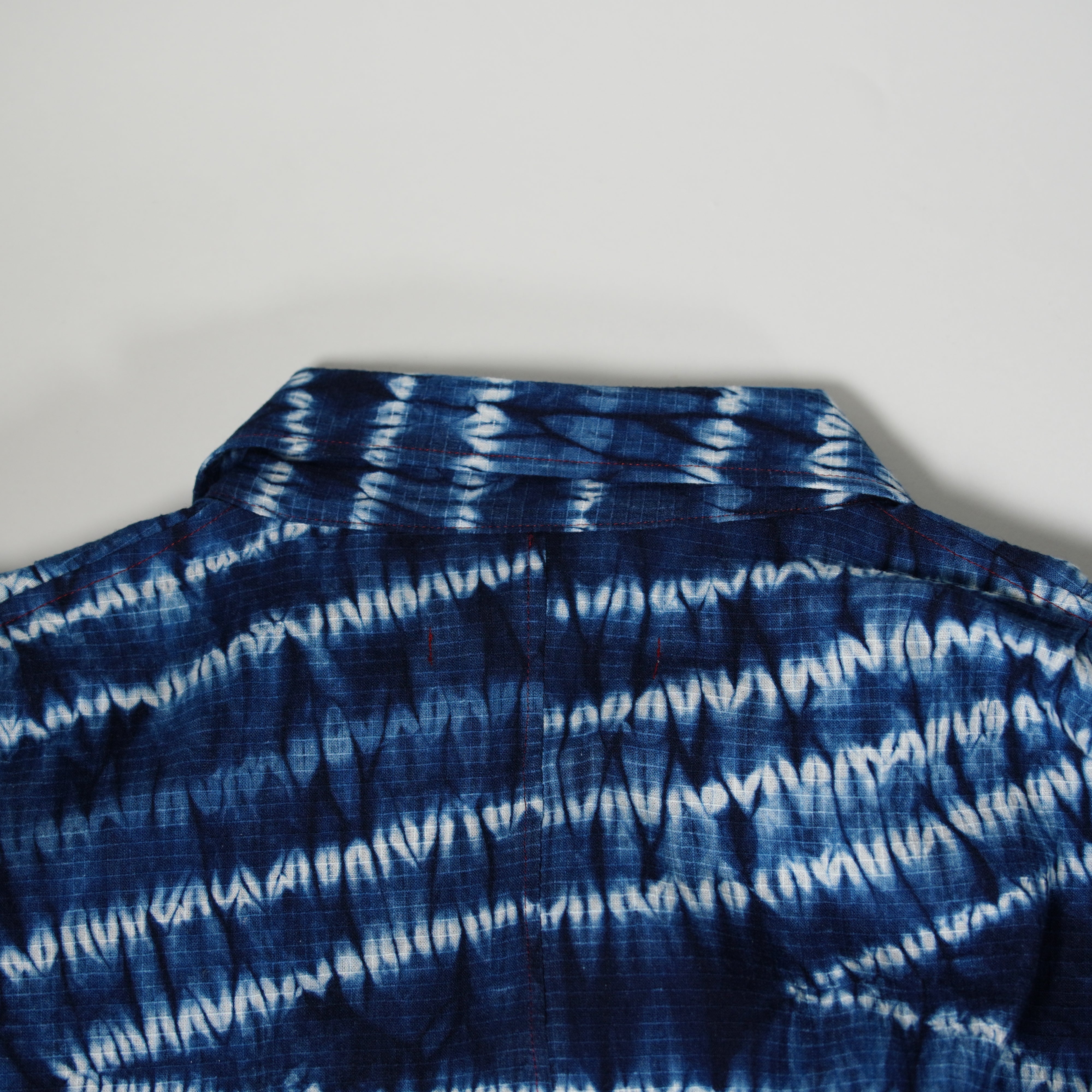 Robe teinte indigo