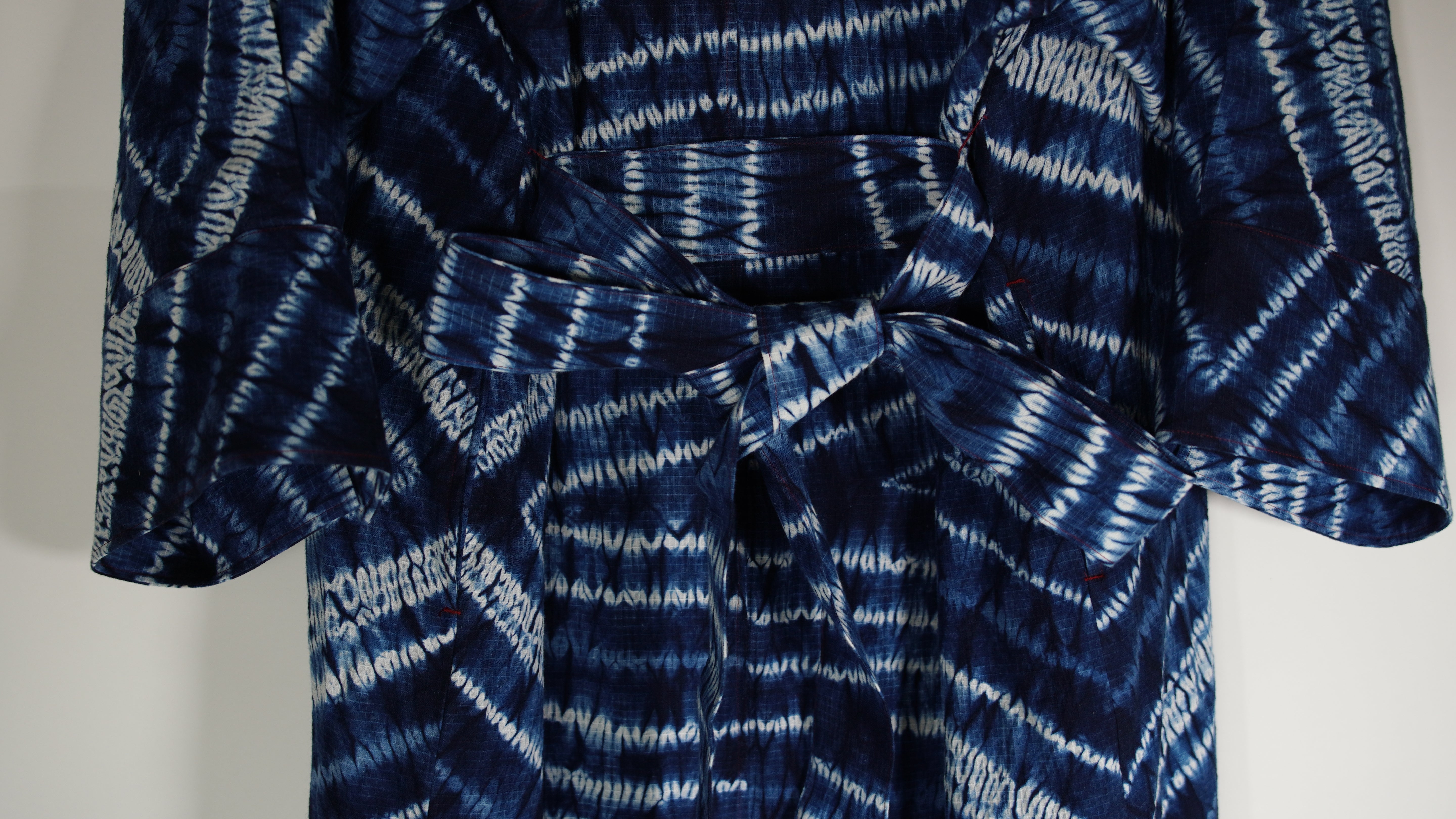Robe teinte indigo