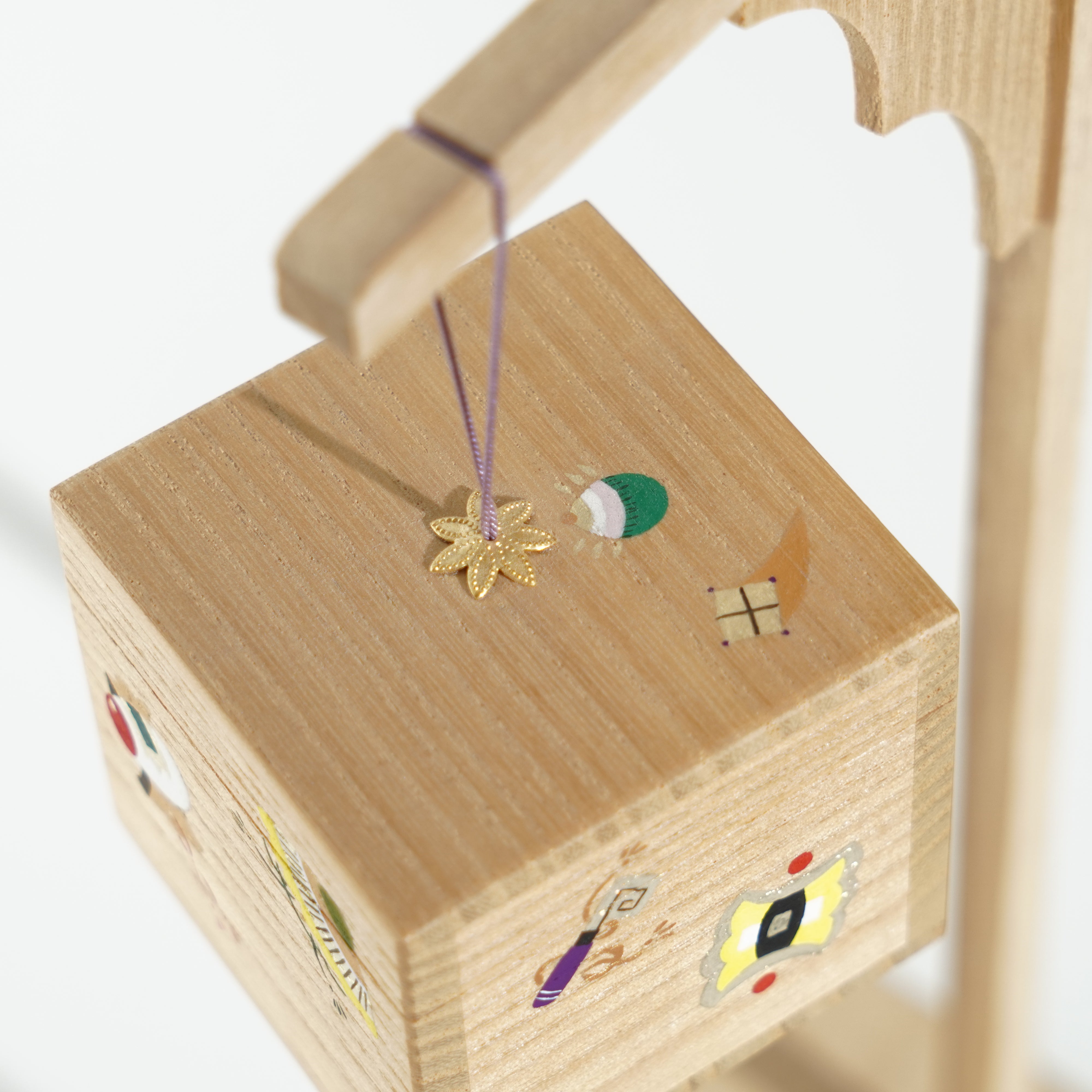 Hand-painted Storage Box Ornament / Paulownia Wood