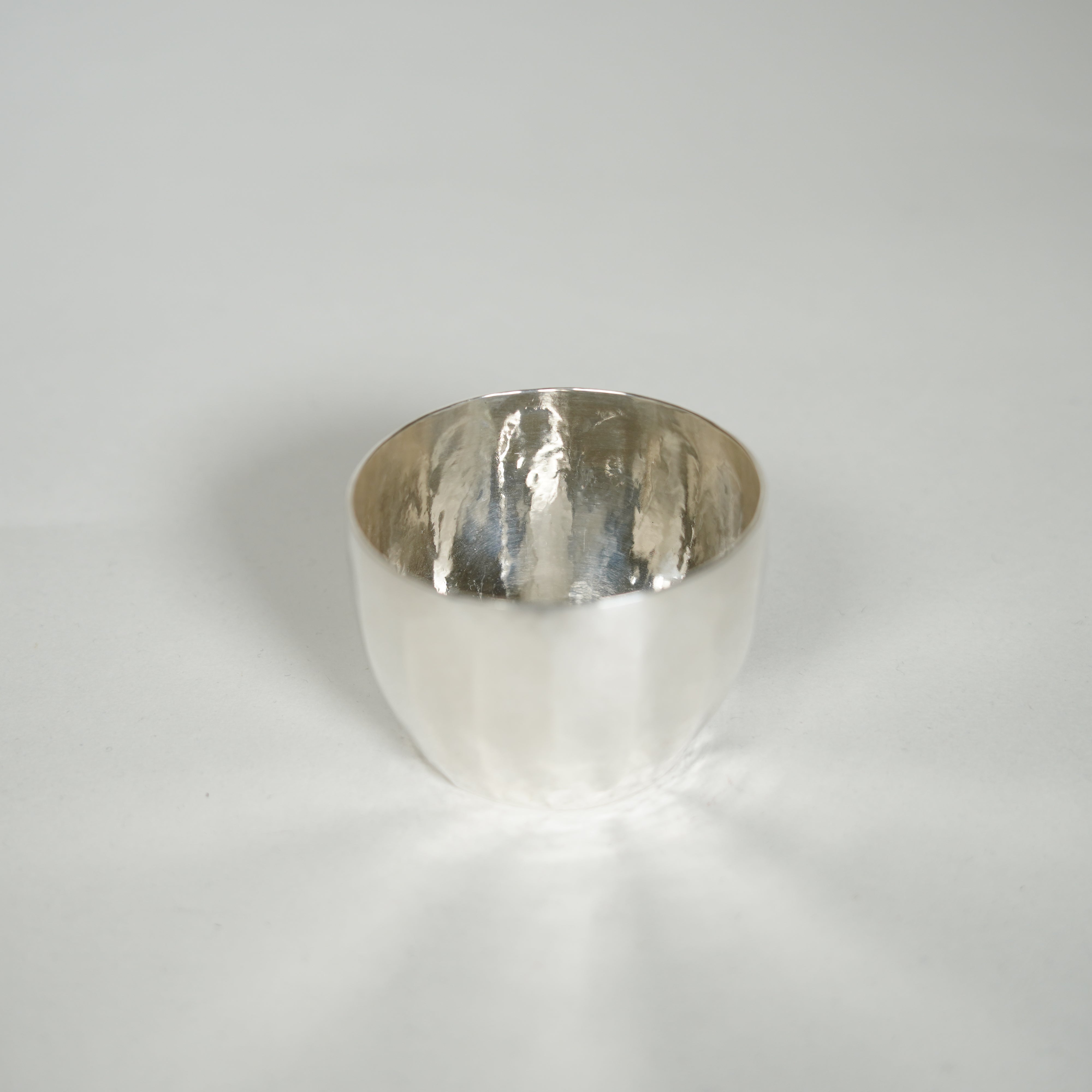 Tazza d'argento / modello martellato