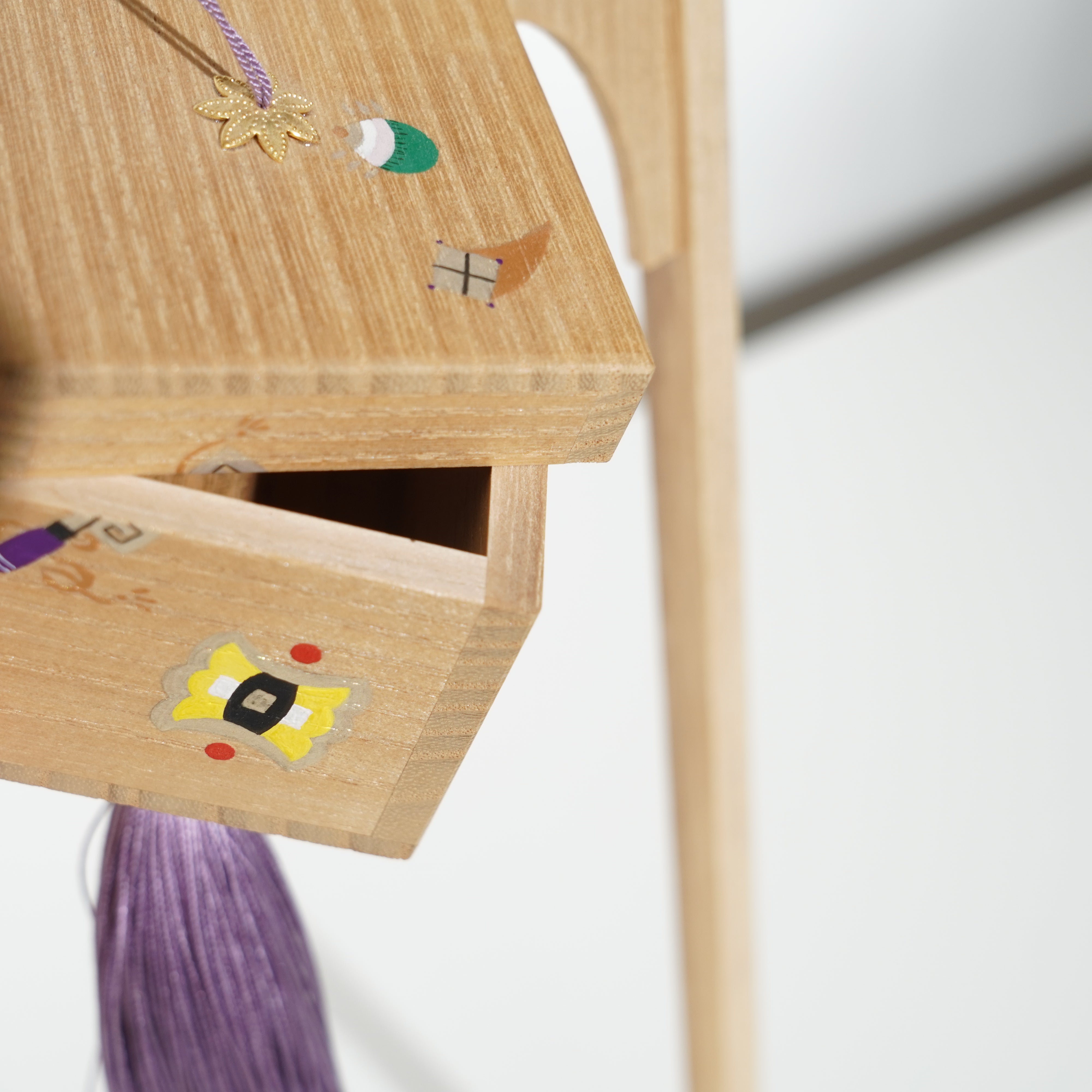 Hand-painted Storage Box Ornament / Paulownia Wood