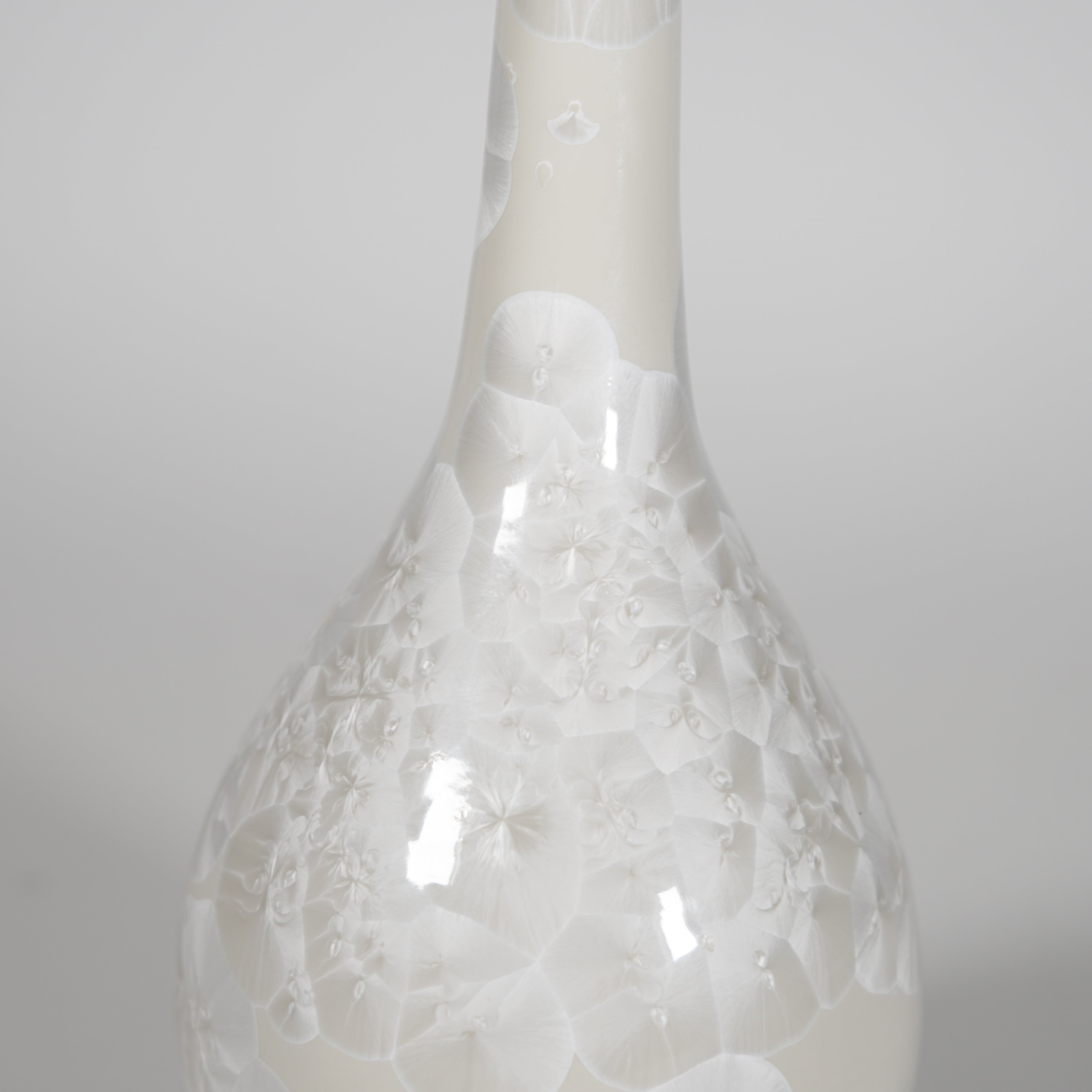 Flower Vase / Goun Toen / White