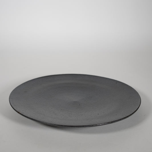 Round black plate