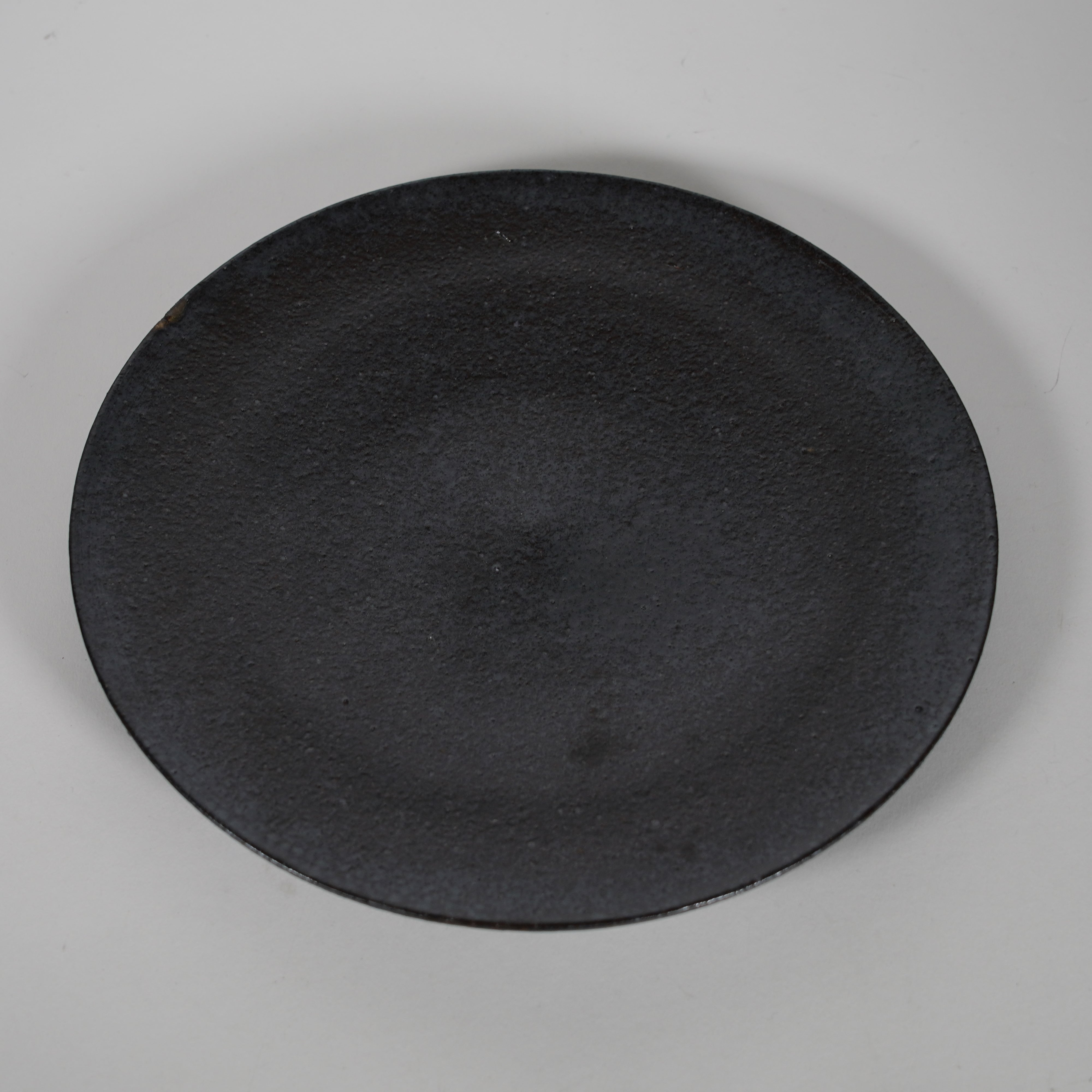 Piatto nero rotondo