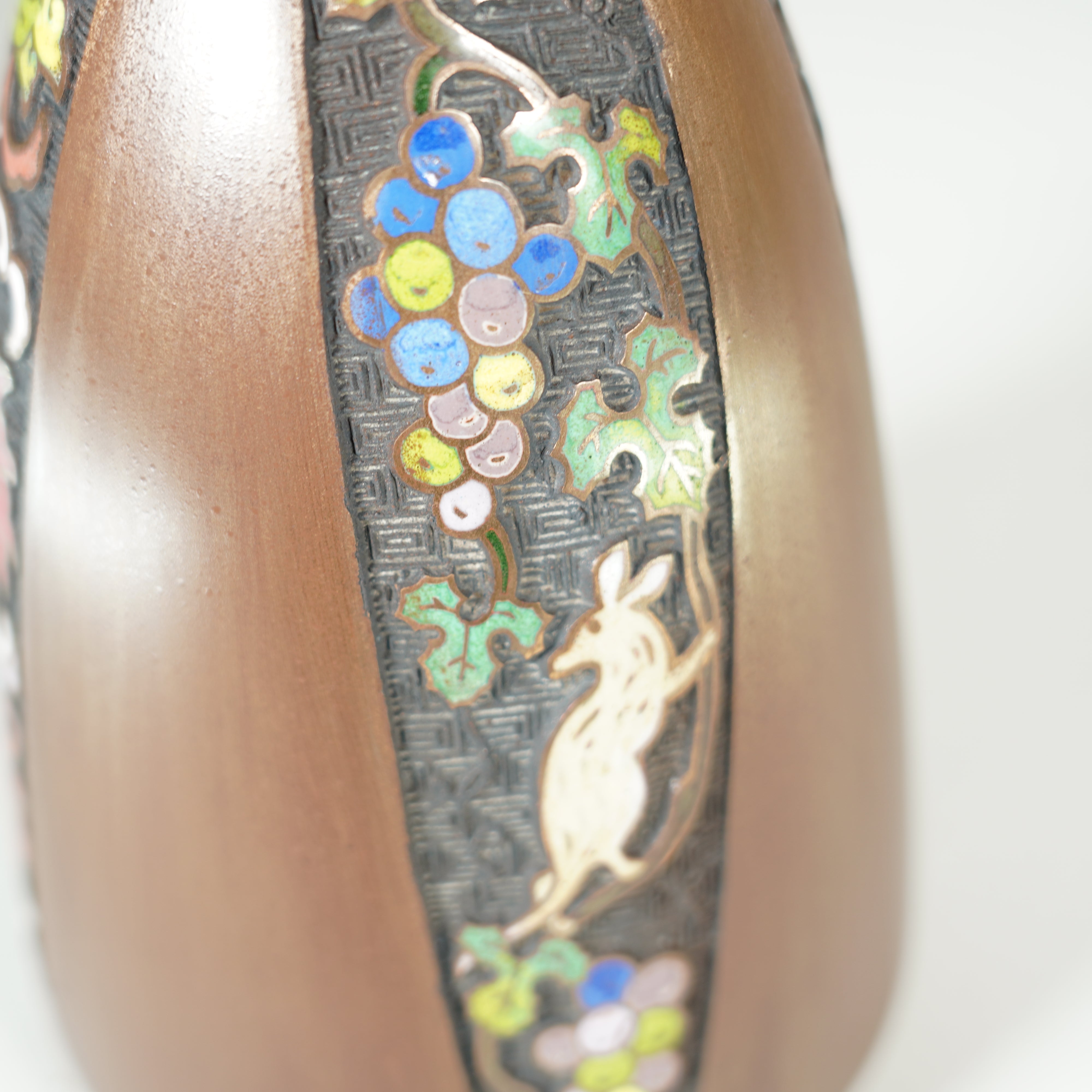 Vase de fleurs de cloison incrustée