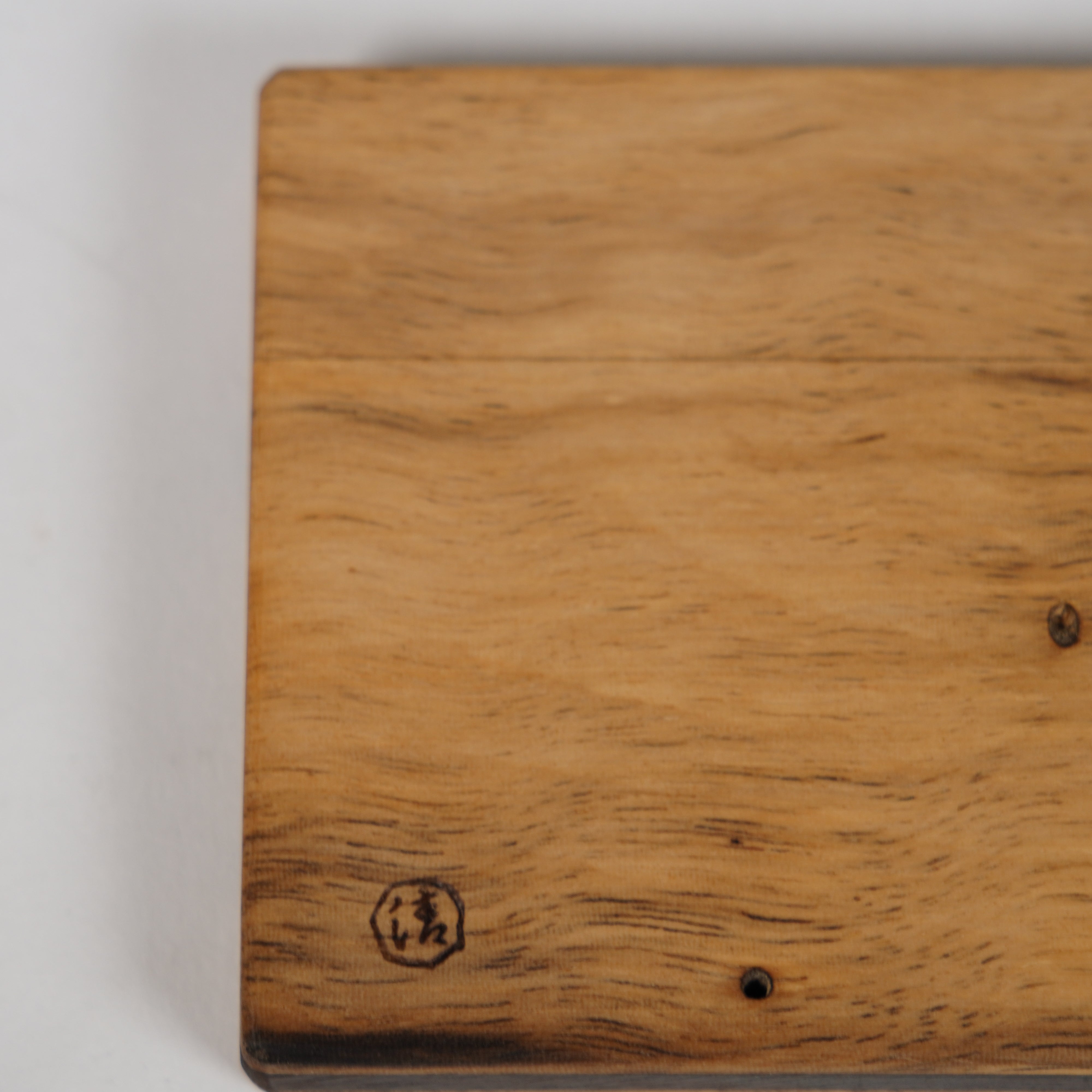 Caja de tarjeta / árbol comido por insectos