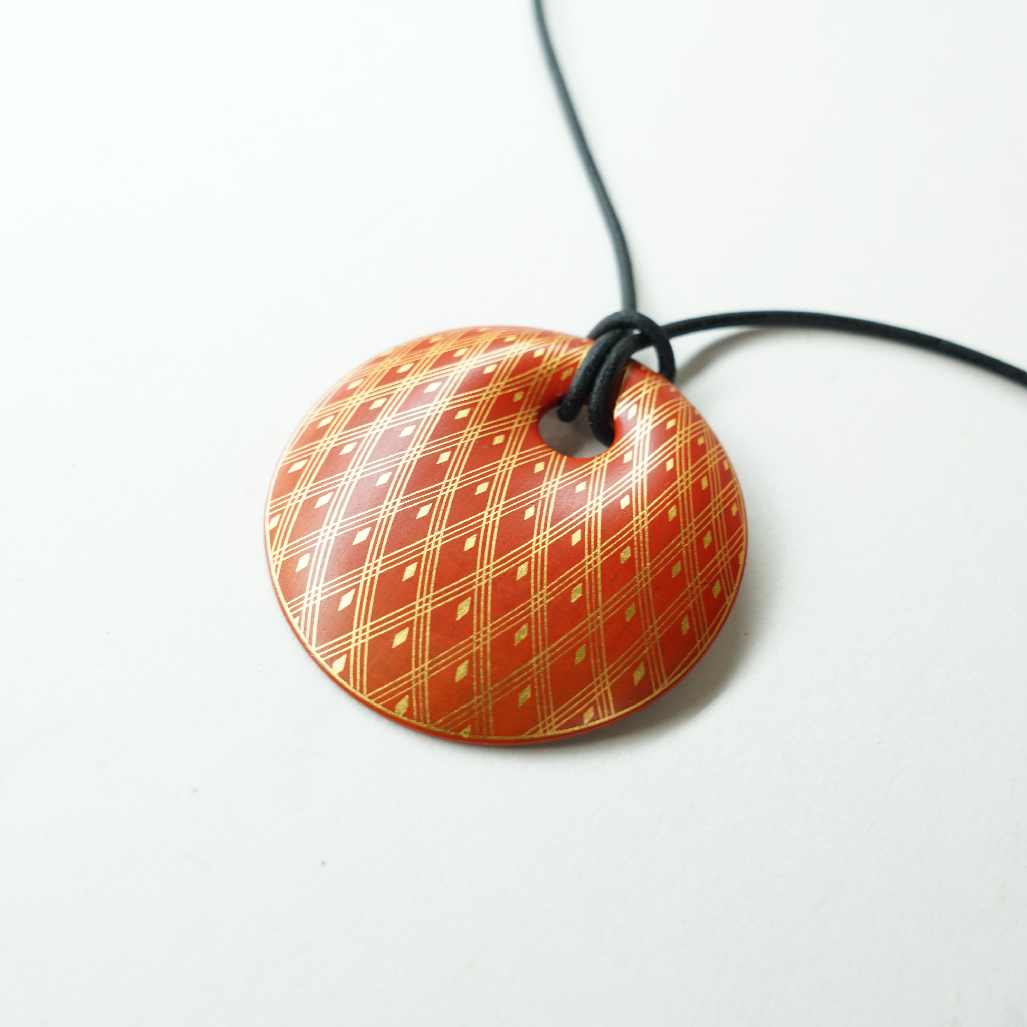 كيريكان قلادة / قرمزي