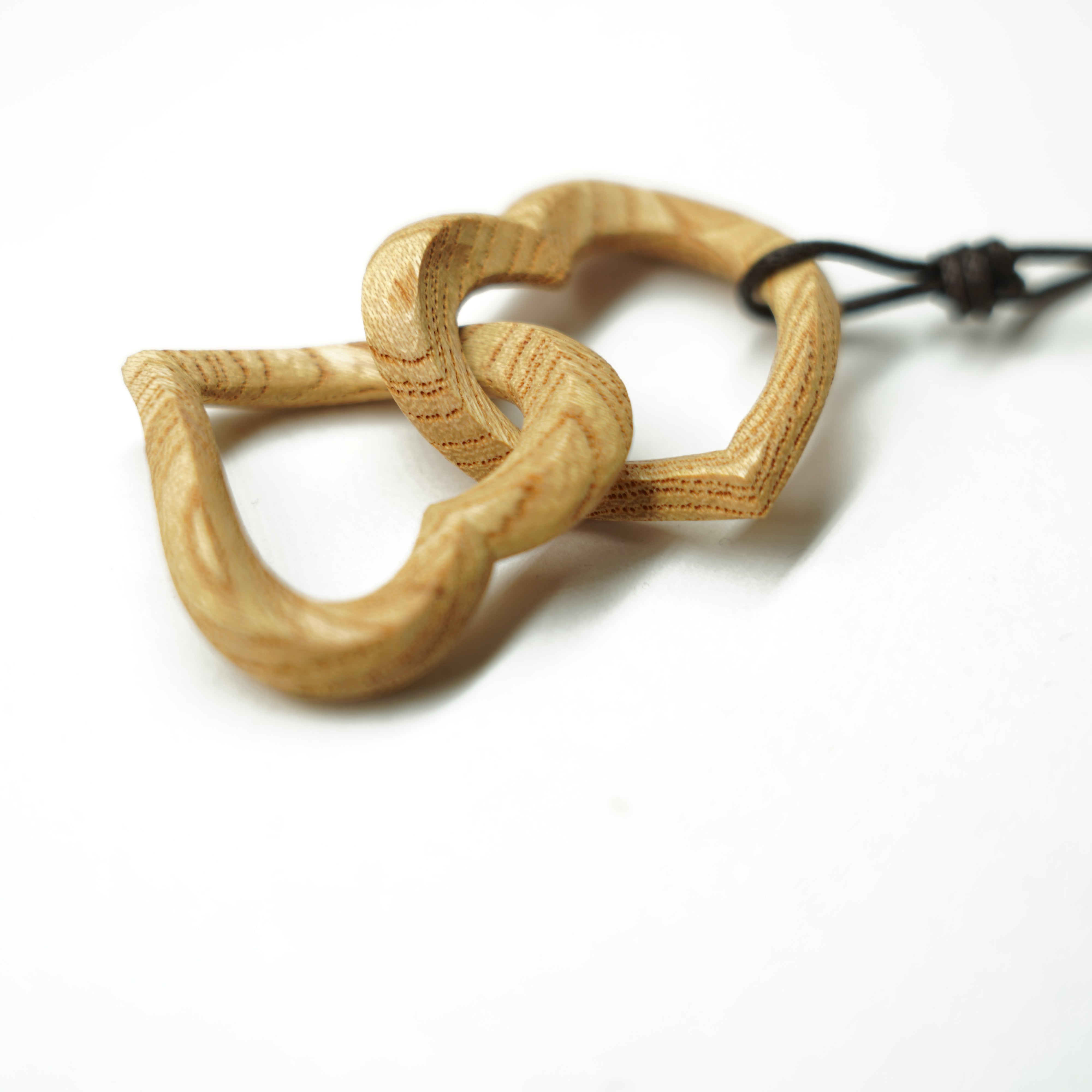 Collana / cuore intagliato in legno 1