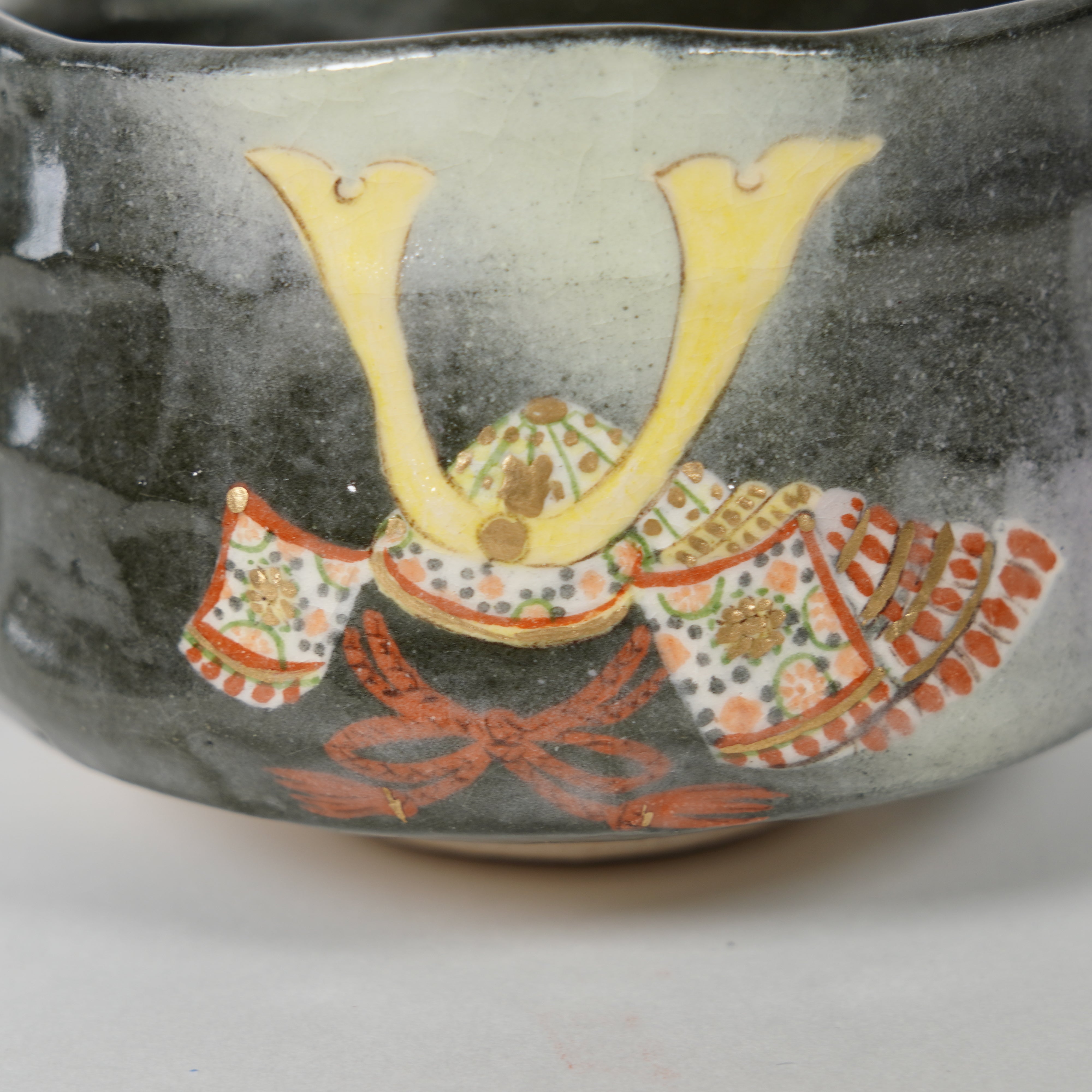 Cerámica raku / tazón de té / casco samurai