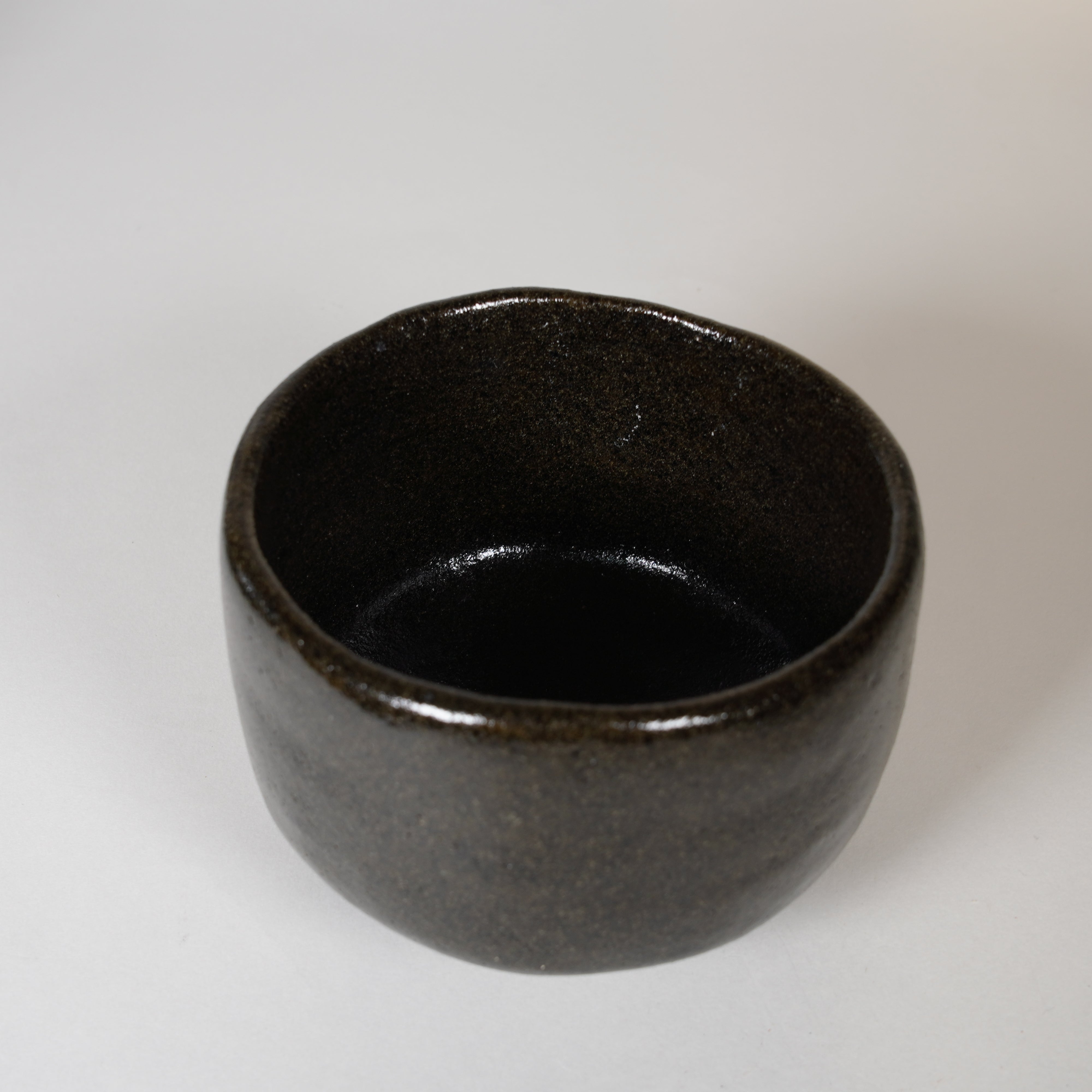 Raku -Töpferei / Teeschale / traditionelle Glasur