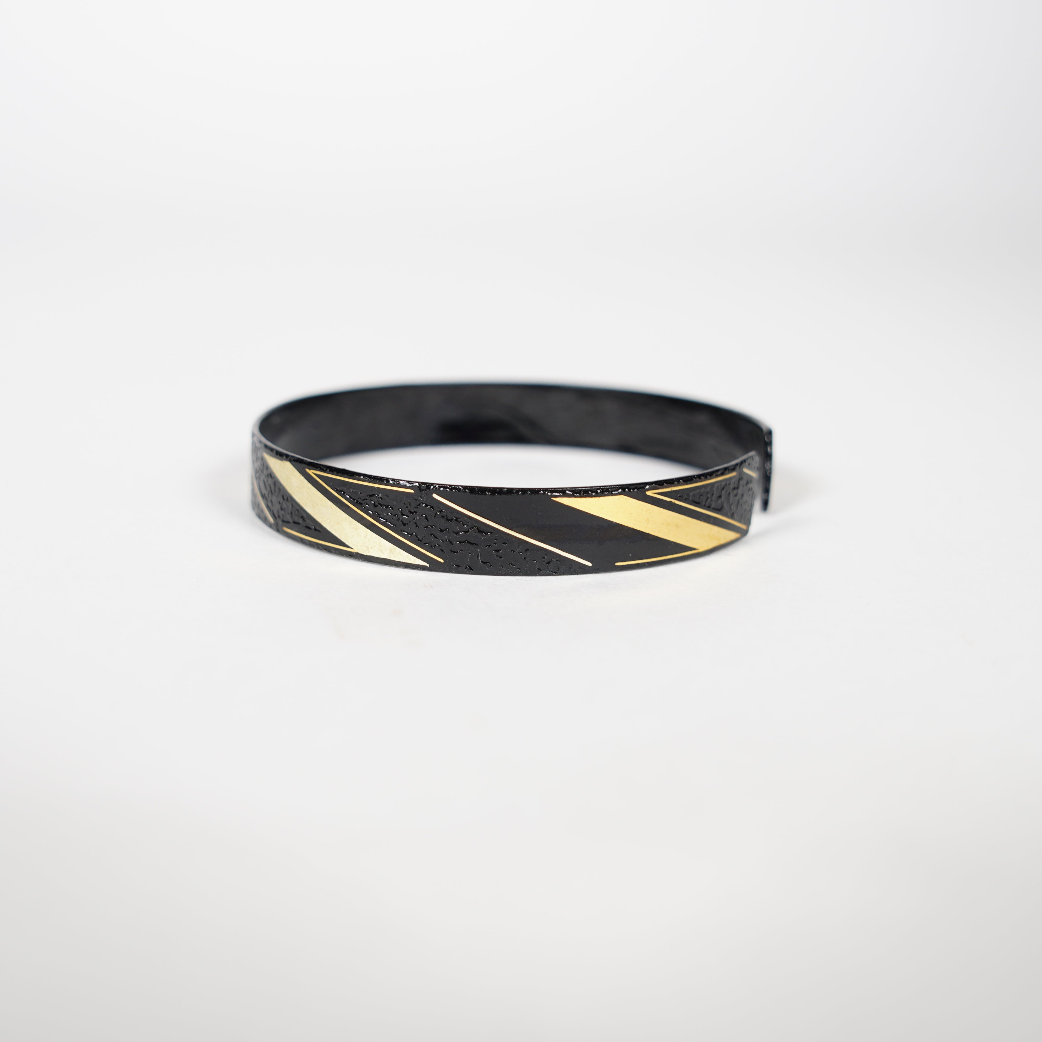 Bracelet / Geometric Diagonal Stripes / Black / Small