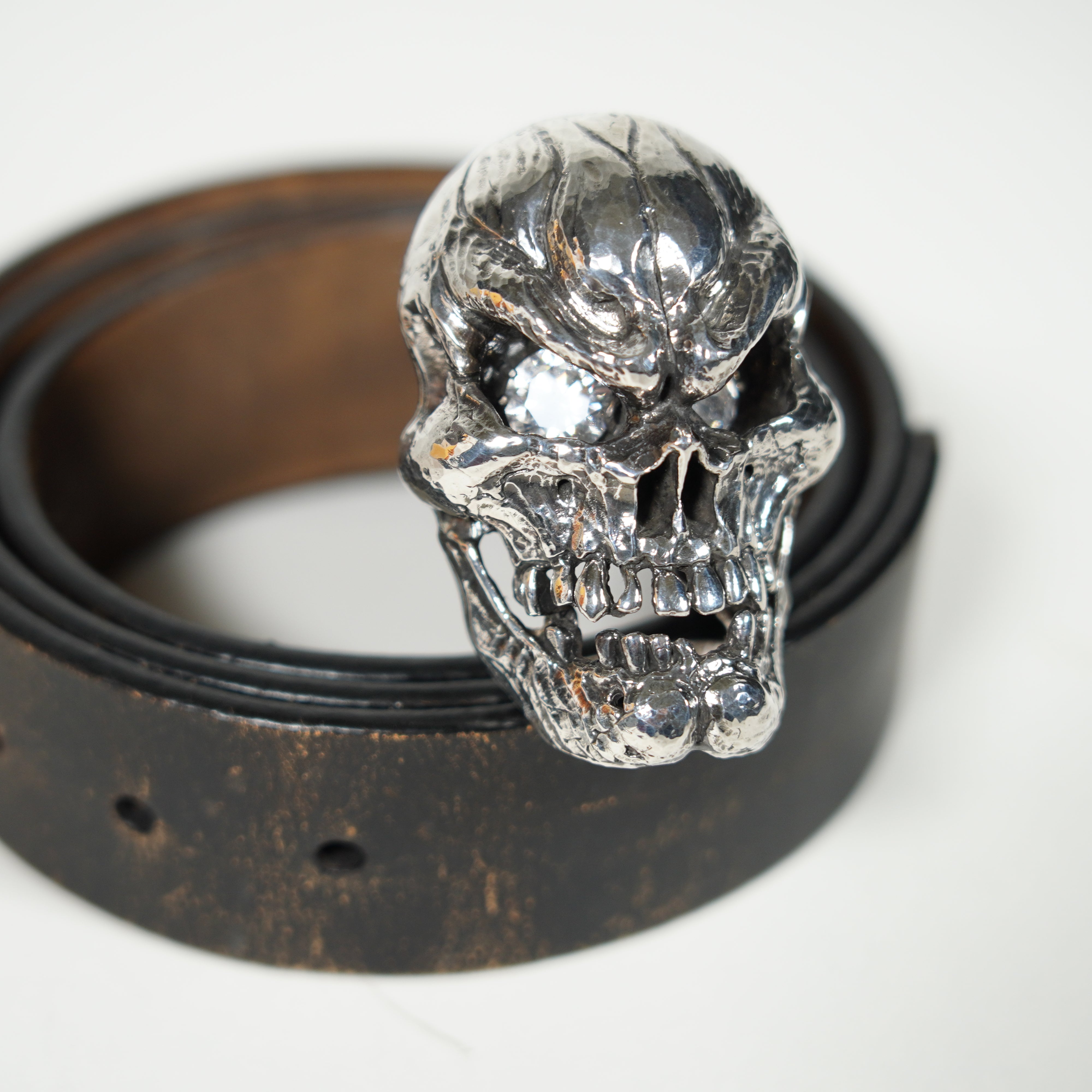 Fibbia in argento / cranio