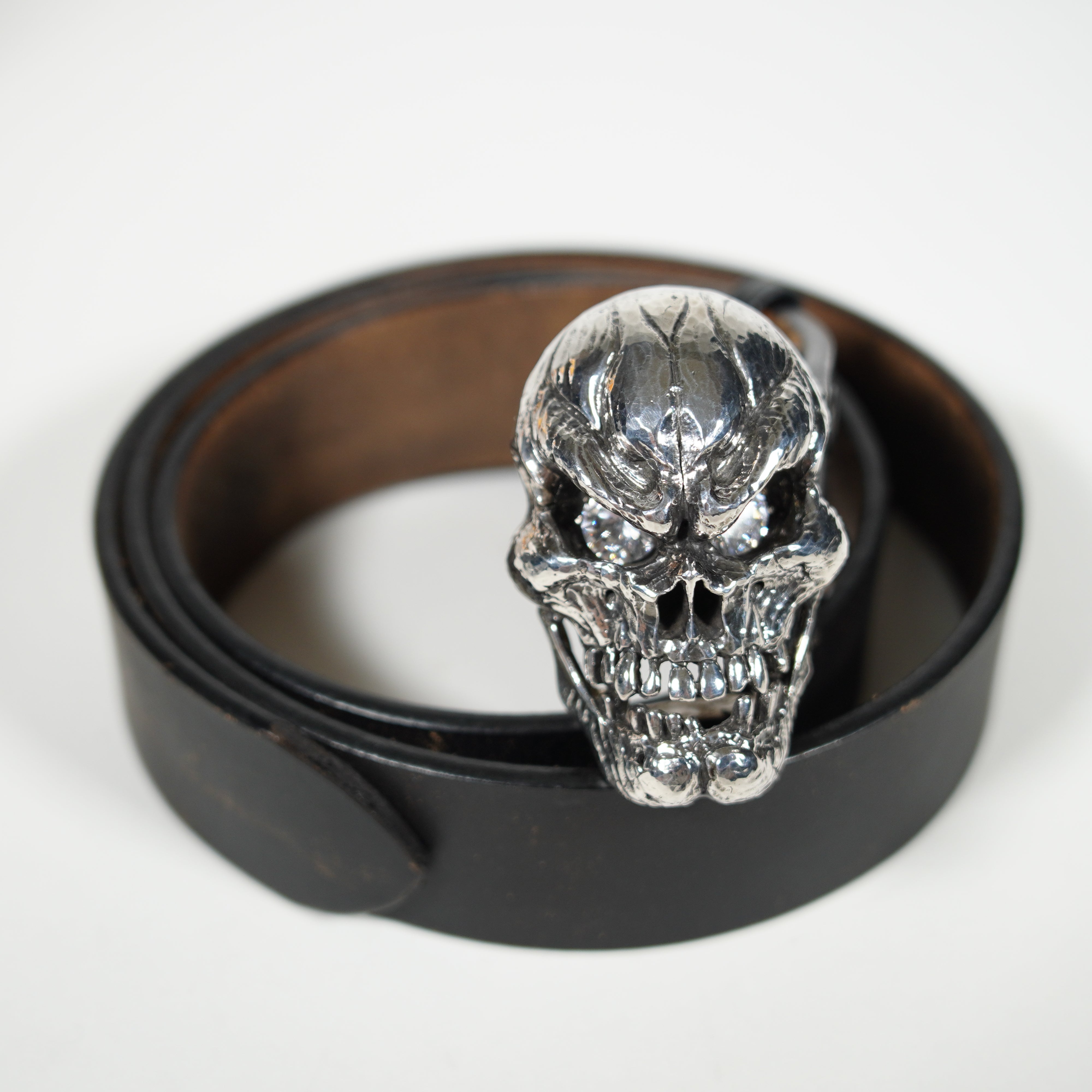 Fibbia in argento / cranio