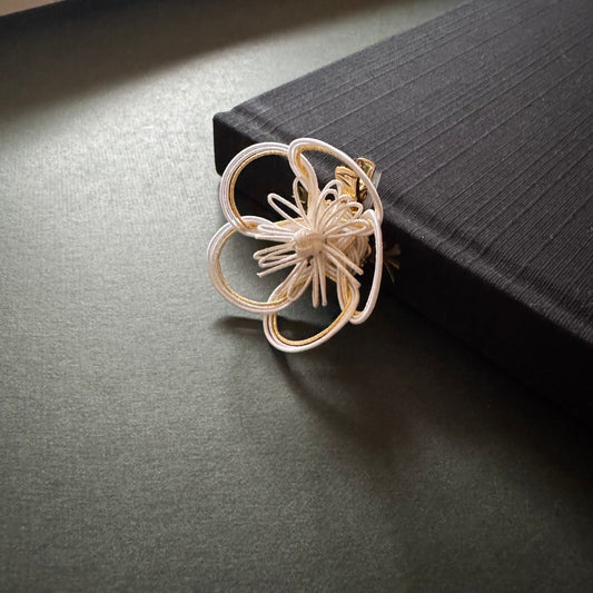 Plum Blossom Clip -White-