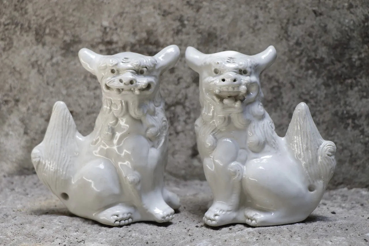 Guardian Lion / Shisa / Sideways / light blue, Milky White