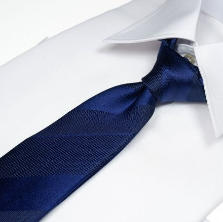 Cravate / bleu marine ordinaire - rayé à trois niveaux (marine)