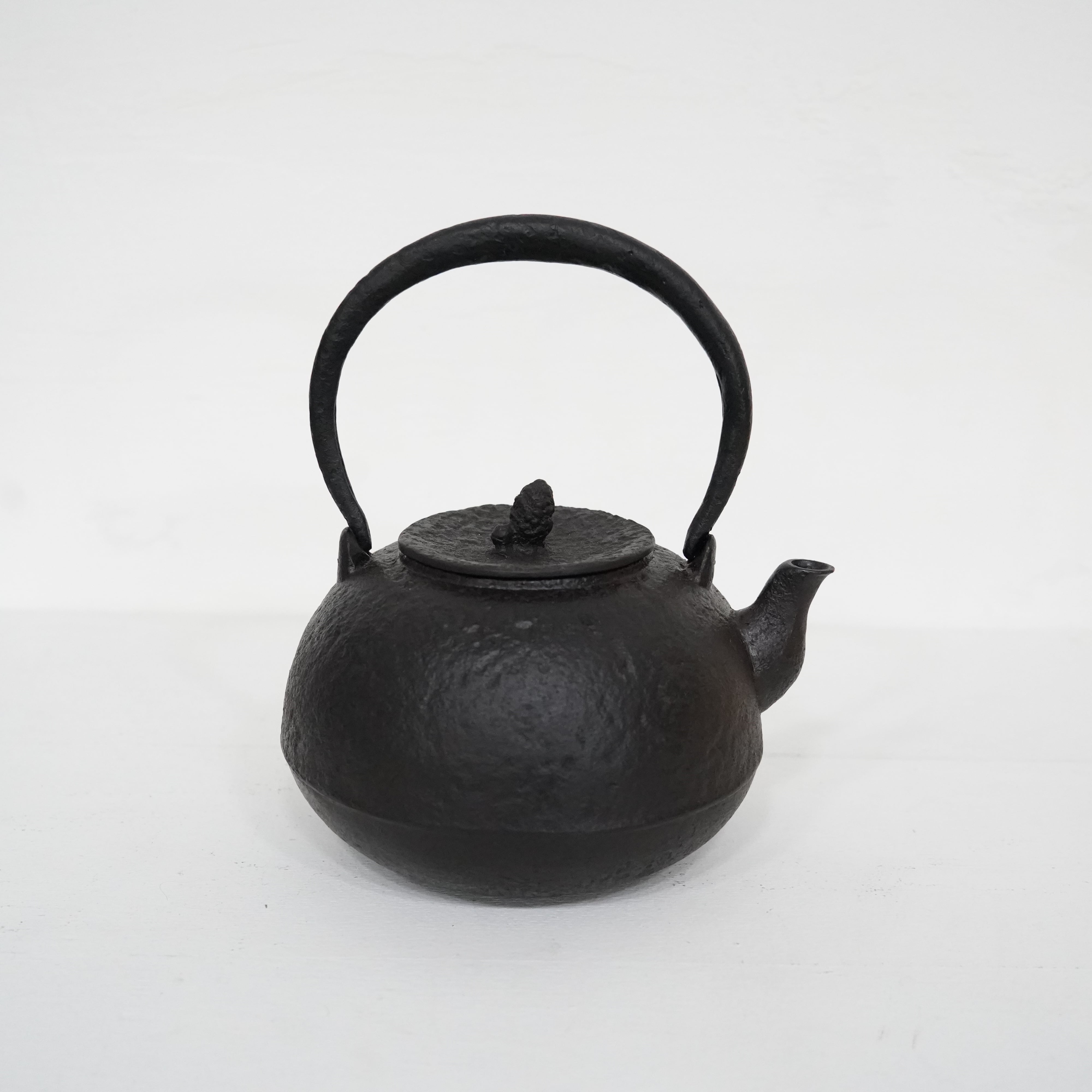 Iron Kettle / Fluttering