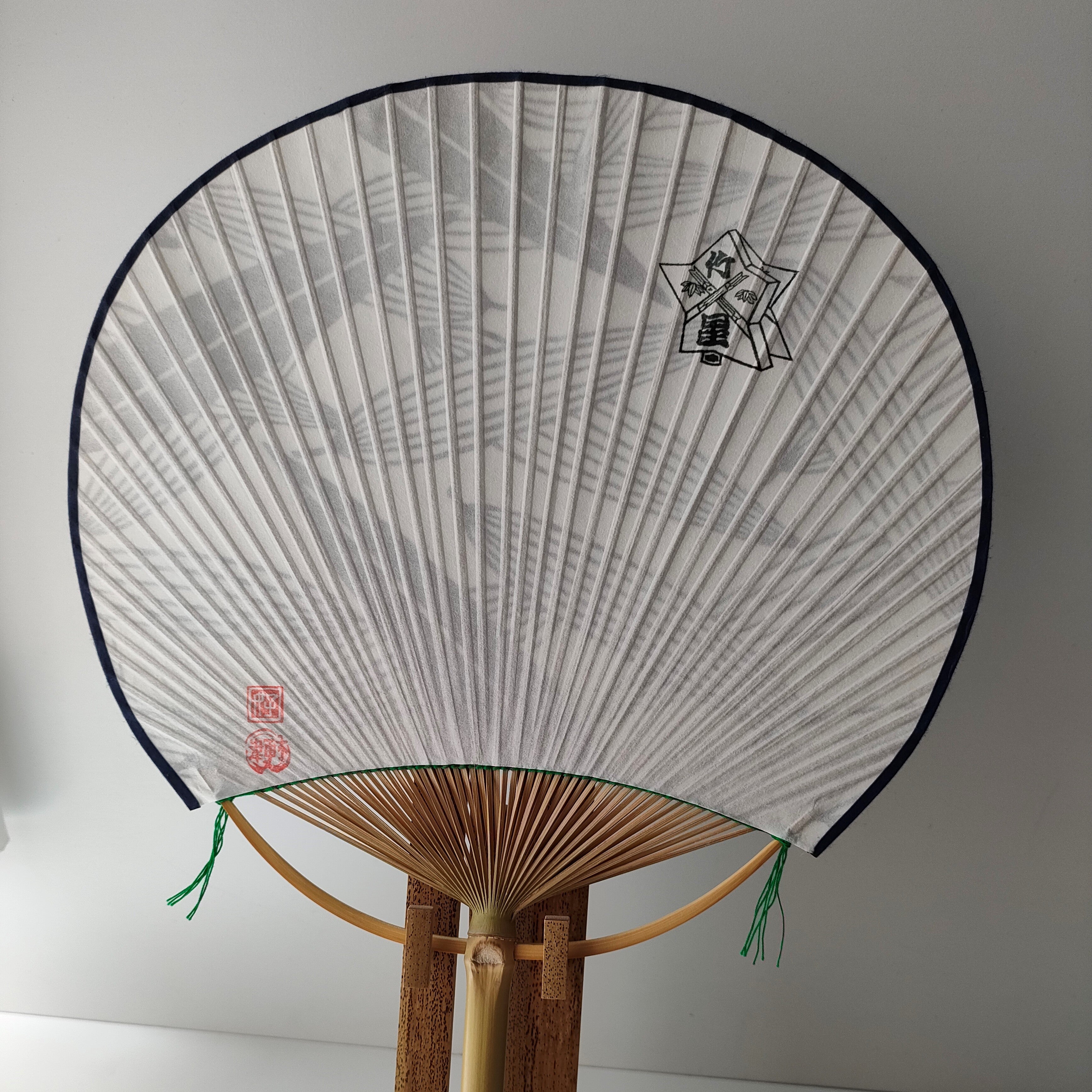 Fan / Bamboo Leaves / Round / Large